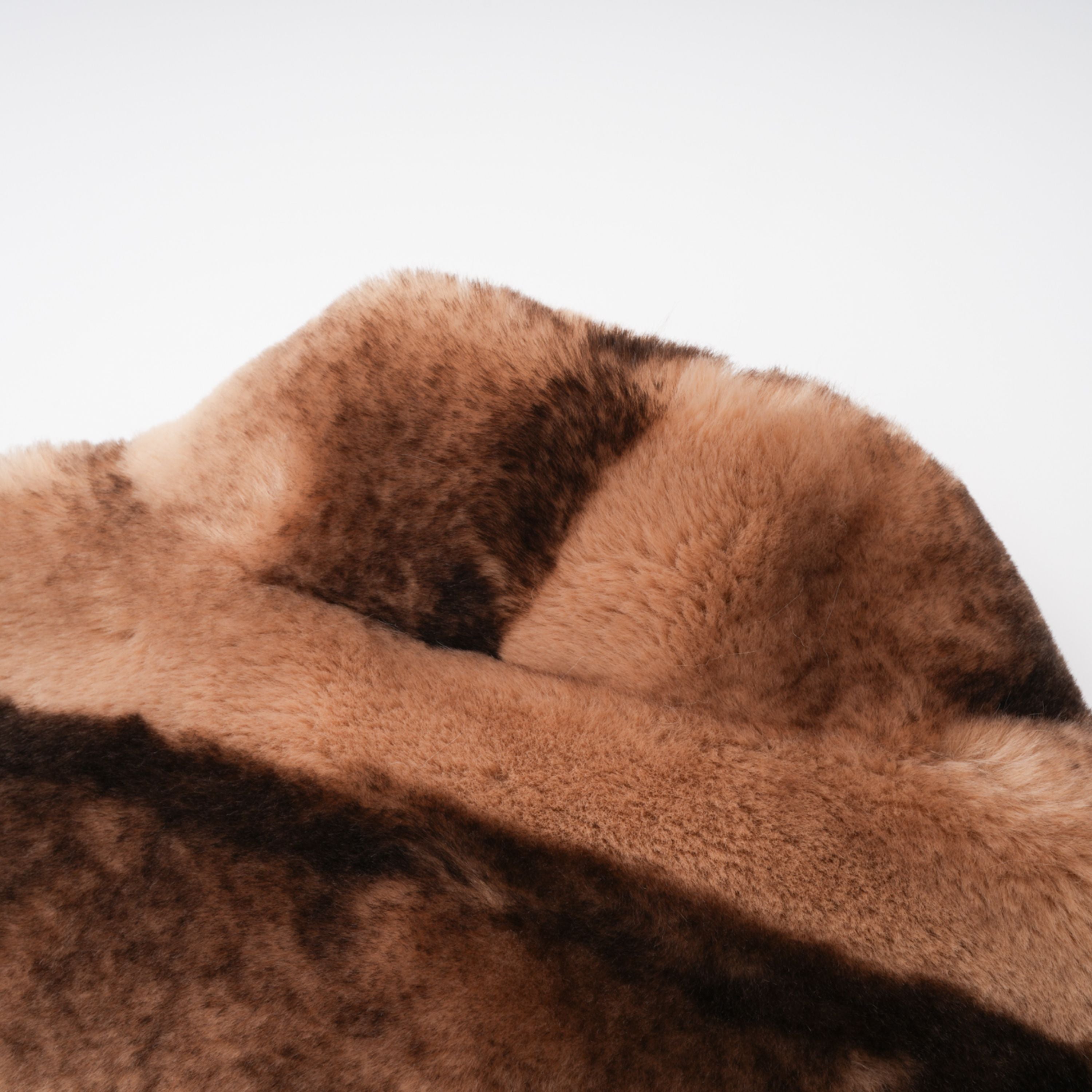 Alina Brown Kurzmantel aus Kunstfell mit Farbverlauf