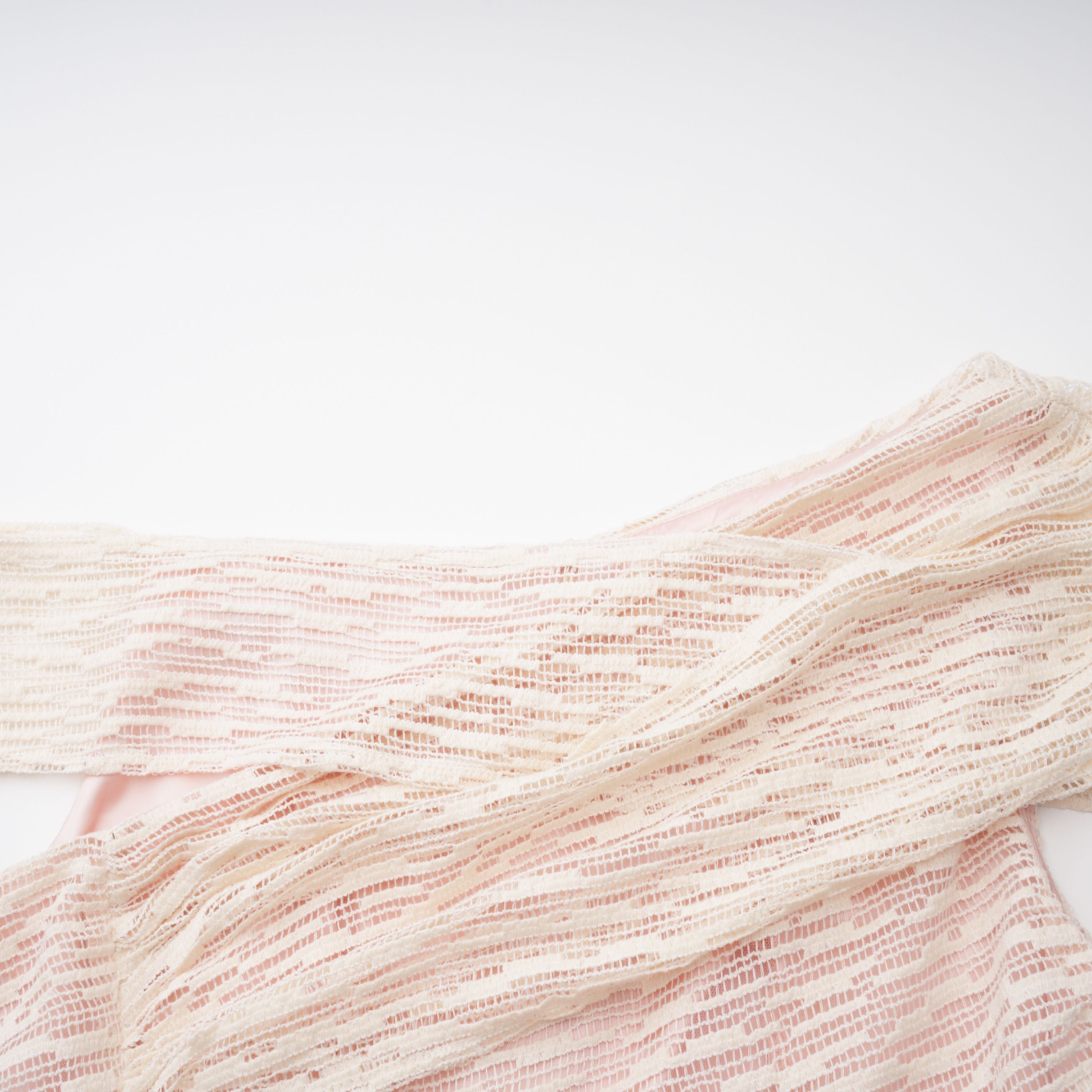 Thale Neutrales asymmetrisches Midikleid mit Struktur und Rüschen