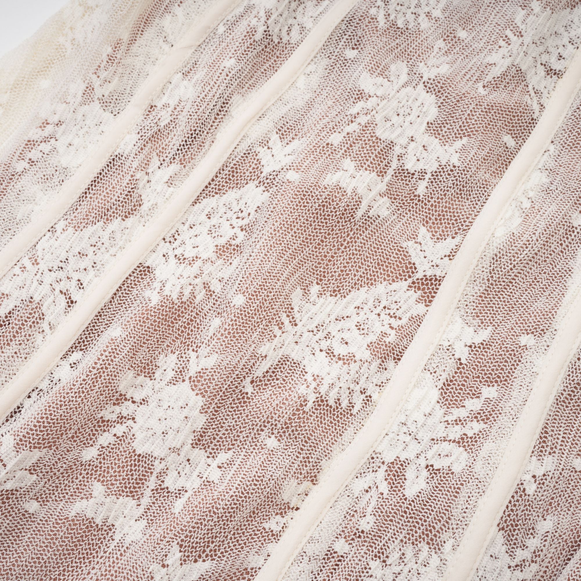 فستان مارلين وايت ماكسي من الدانتيل