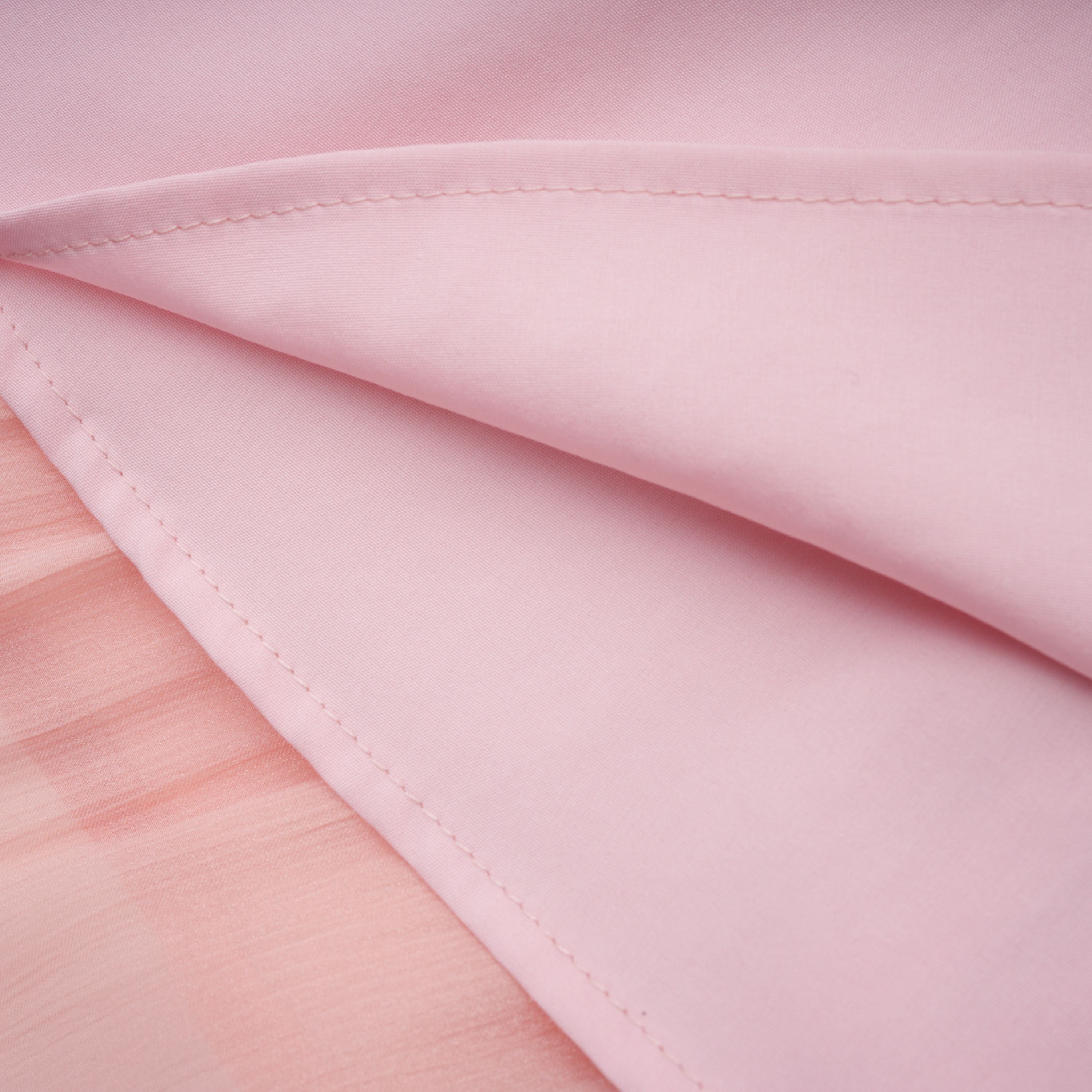 Emersyn Pinkes Minikleid mit hohem Kragen und Rüschendetails