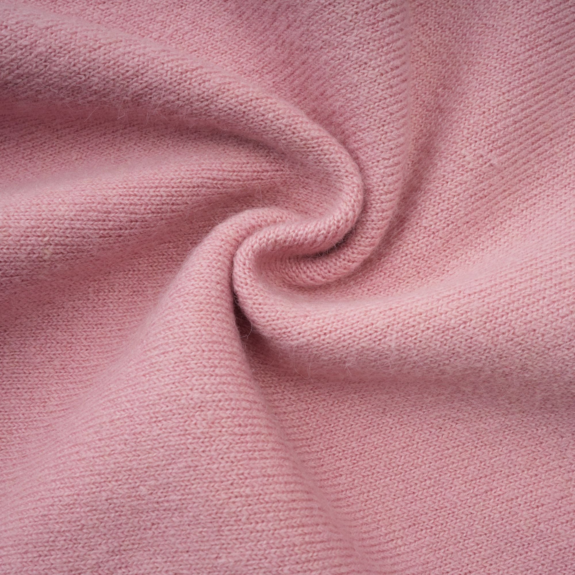 طقم رينيه الوردي المزين بالسترة والتنورة المتطابقة