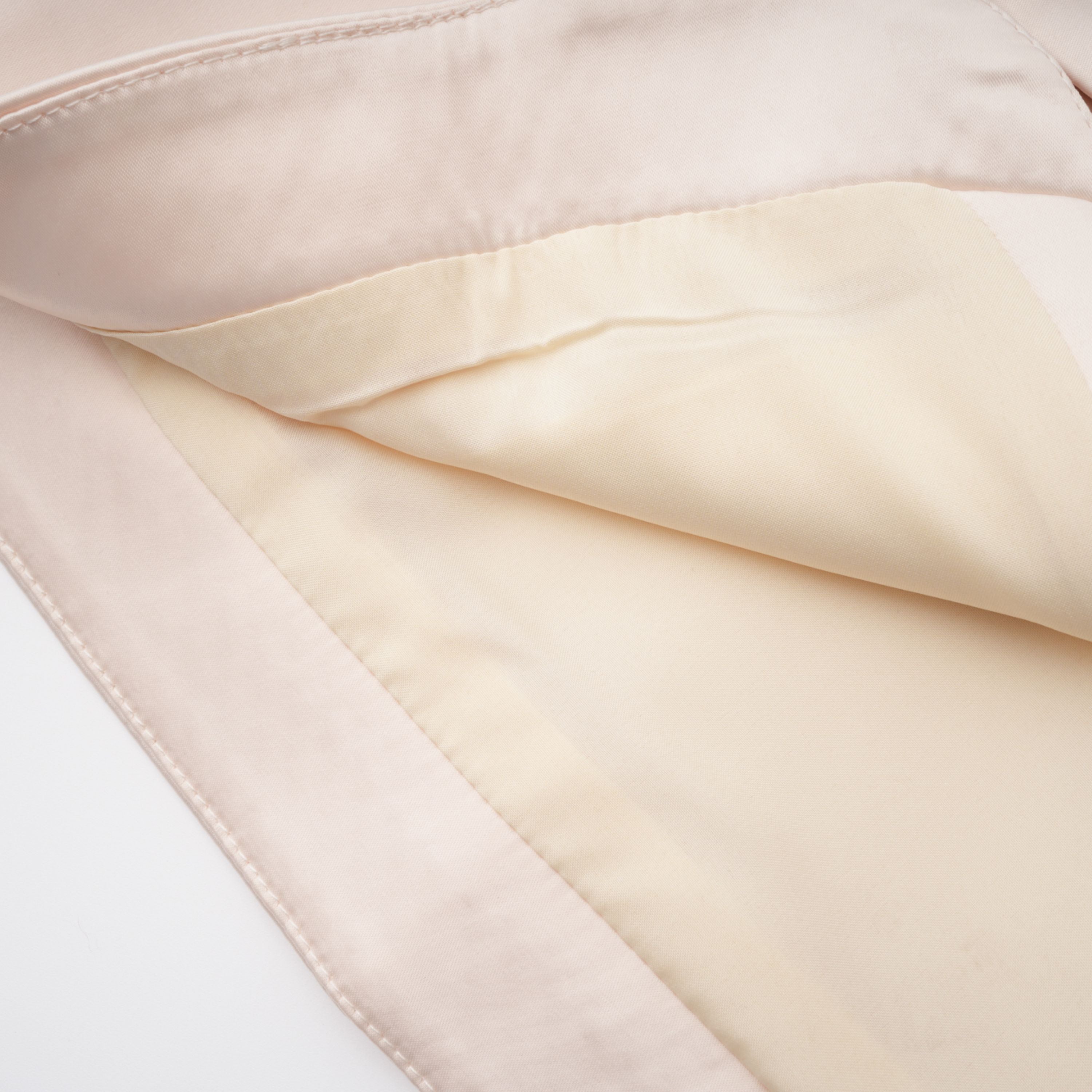 Roxanne Set aus Bluse mit Stehkragen in neutraler Farbe und Meerjungfrauenrock