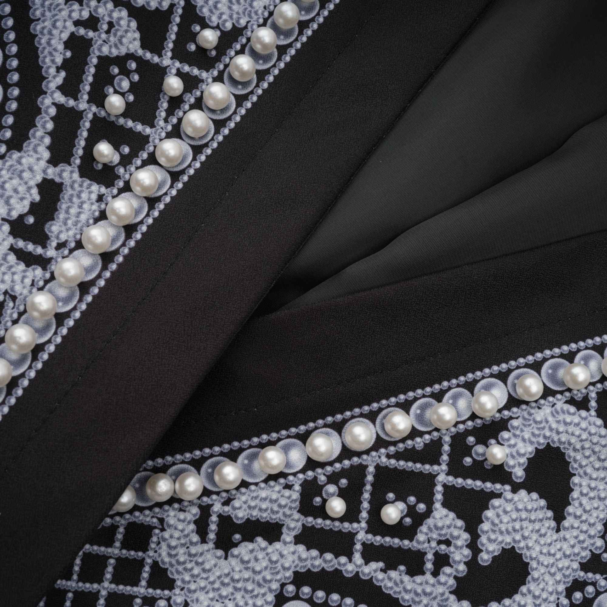 فستان بليزر بفتحة رقبة على شكل حرف V وطبعة نمط كاثرين