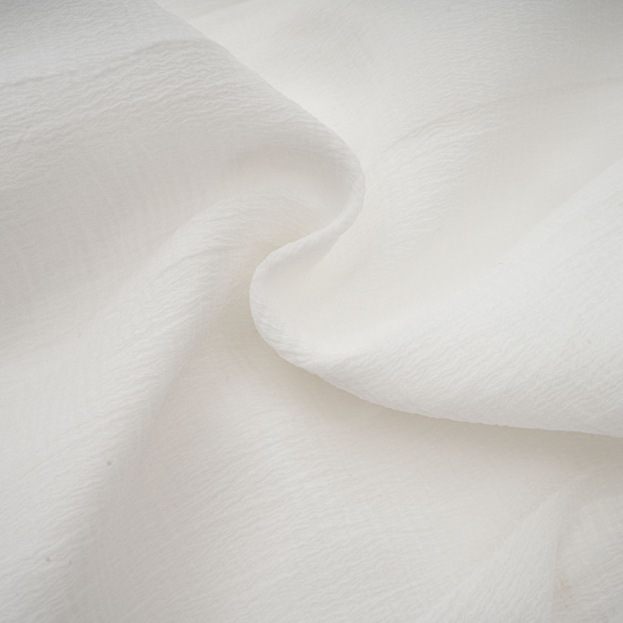 فستان أناييس قصير شفاف وواسع من الأسفل