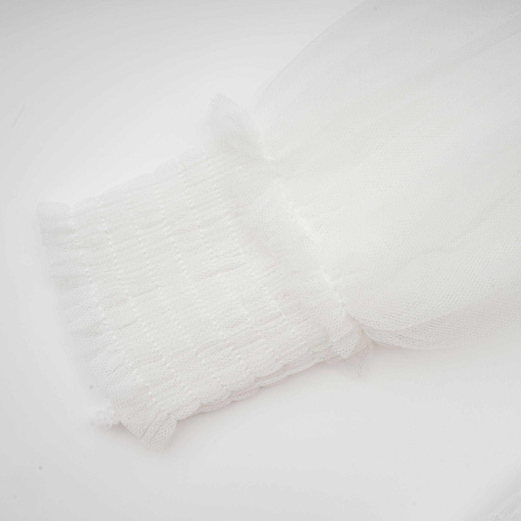 بلوزة آيزا شبه شفافة مزينة بالزهور