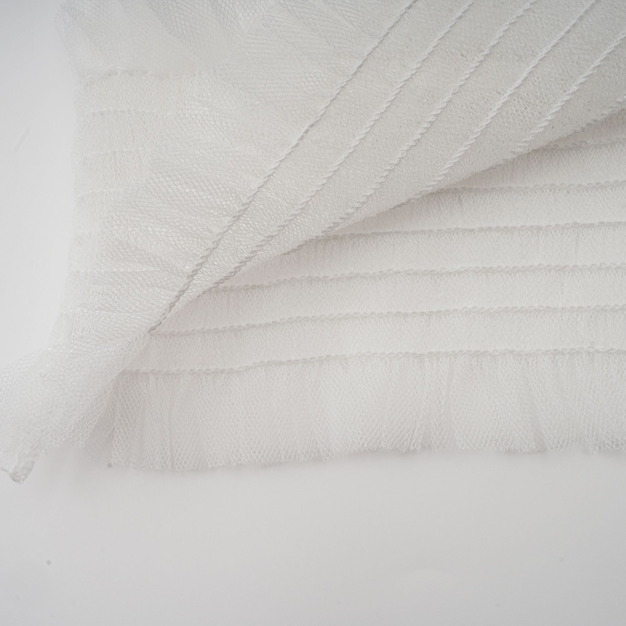 بلوزة آيزا شبه شفافة مزينة بالزهور