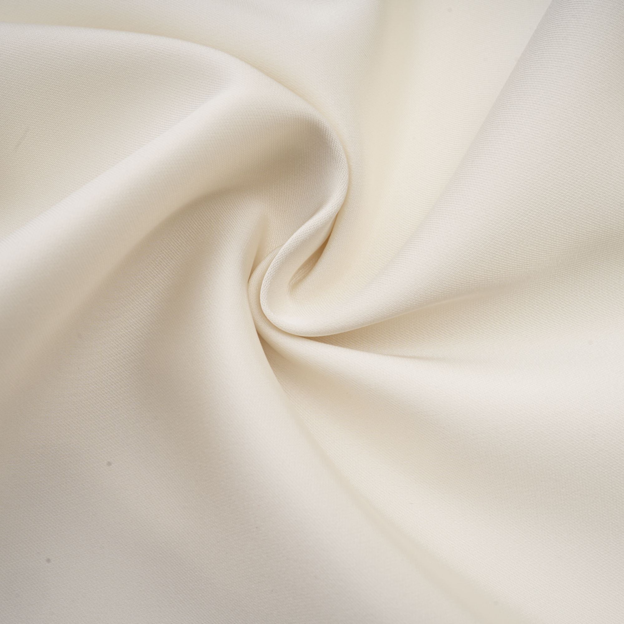 فستان إميلي متوسط الطول بدون أكمام ومزين بالورود باللون الأبيض