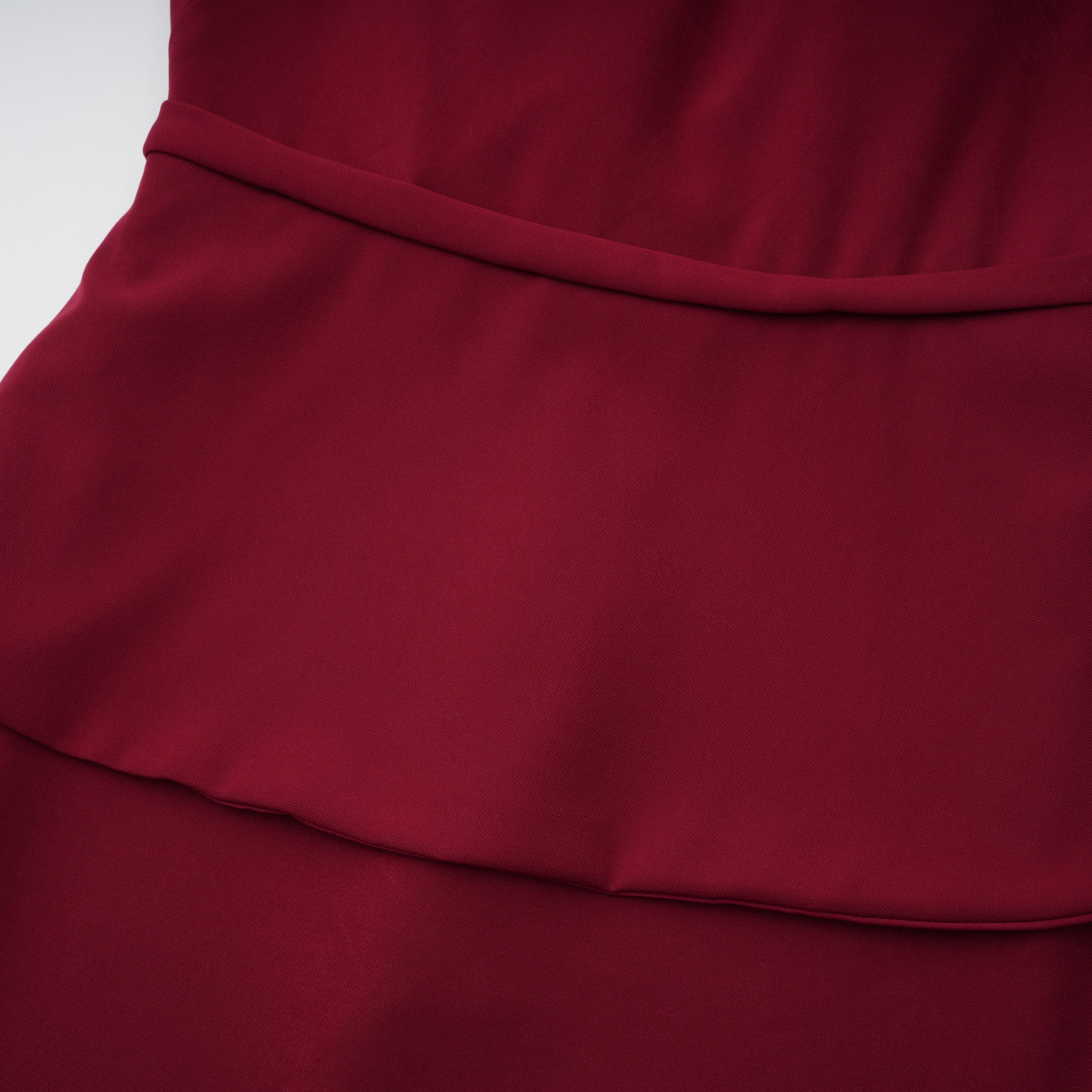 فستان طويل بياقة شال مزينة بزخارف حمراء من Lauren