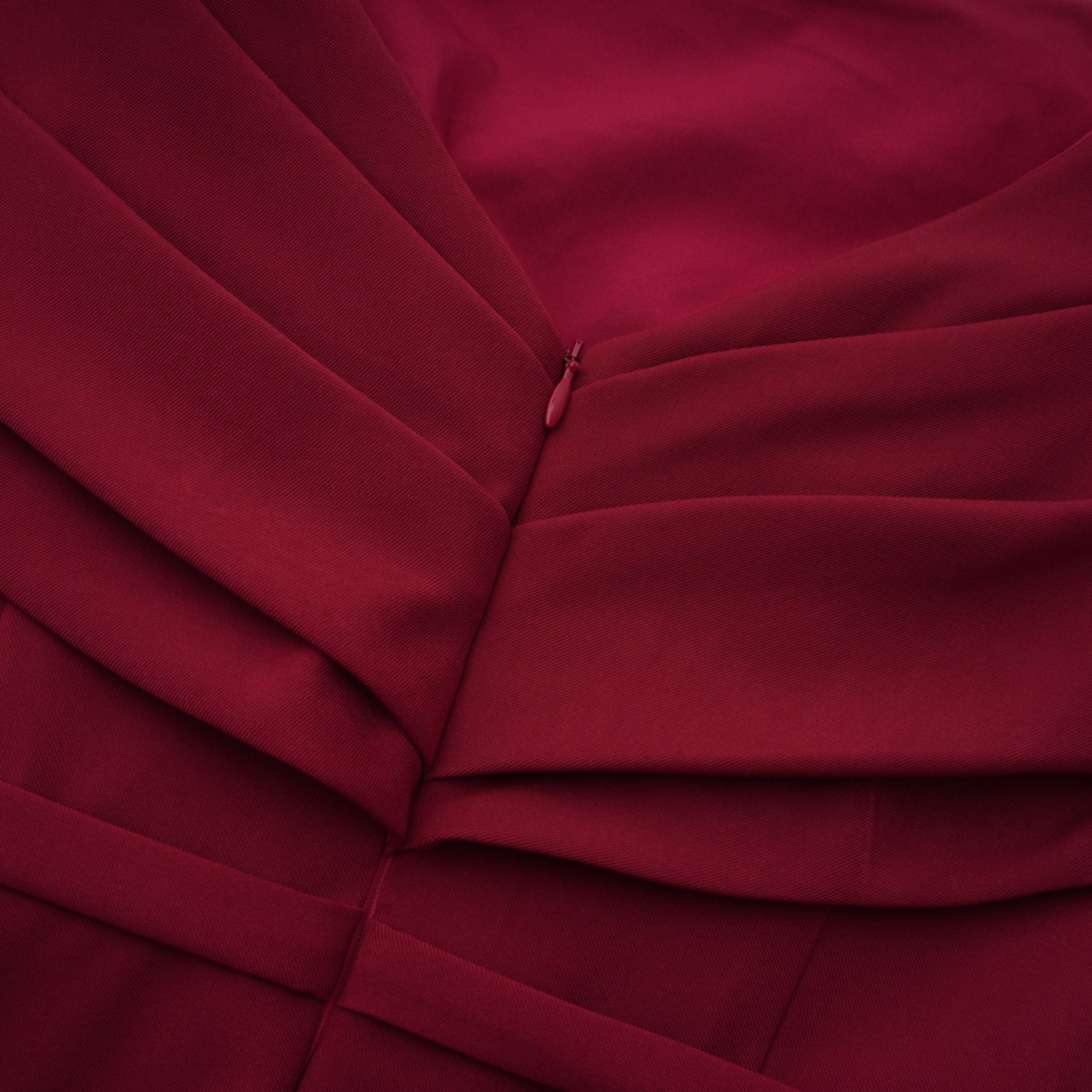 فستان طويل بياقة شال مزينة بزخارف حمراء من Lauren