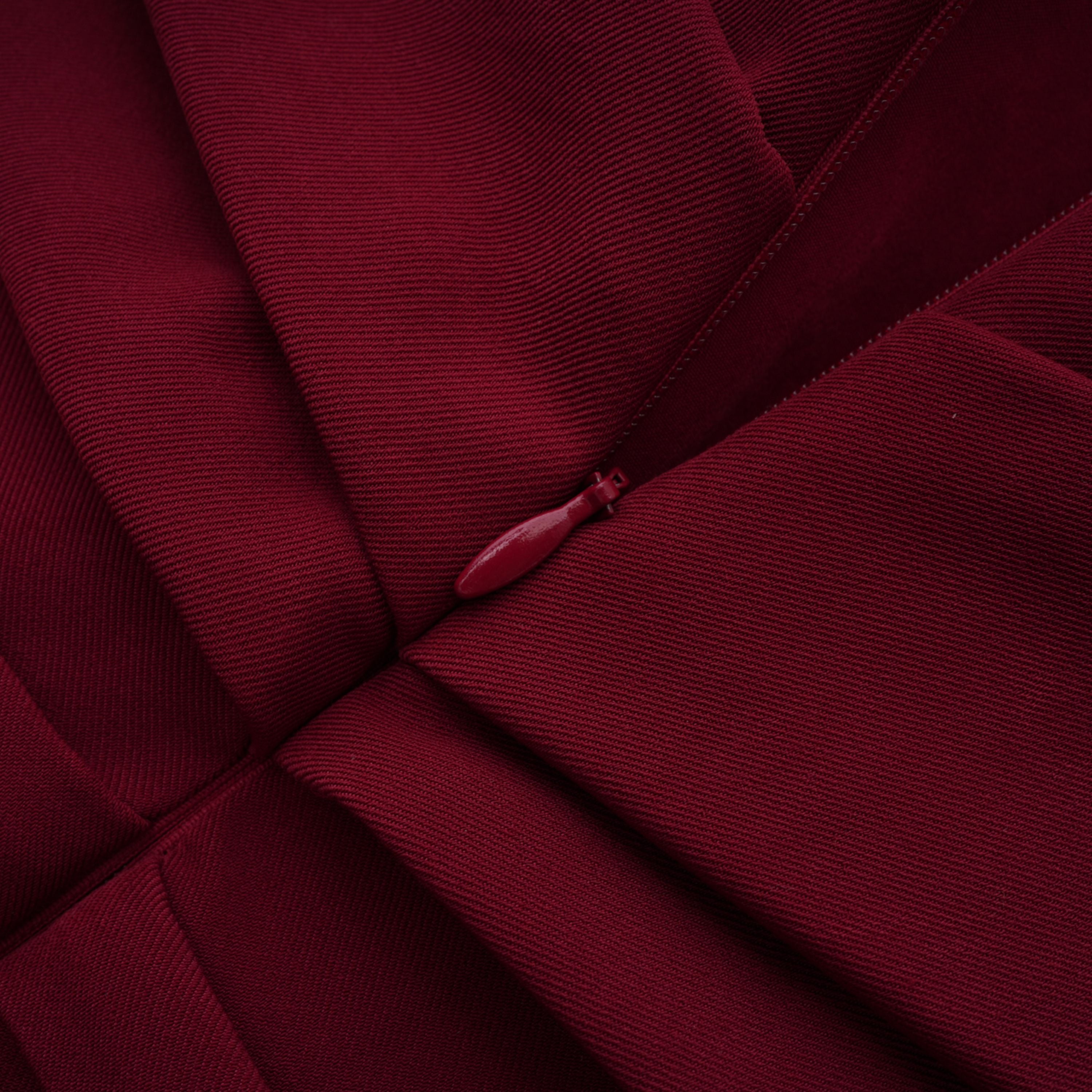 فستان طويل بياقة شال مزينة بزخارف حمراء من Lauren