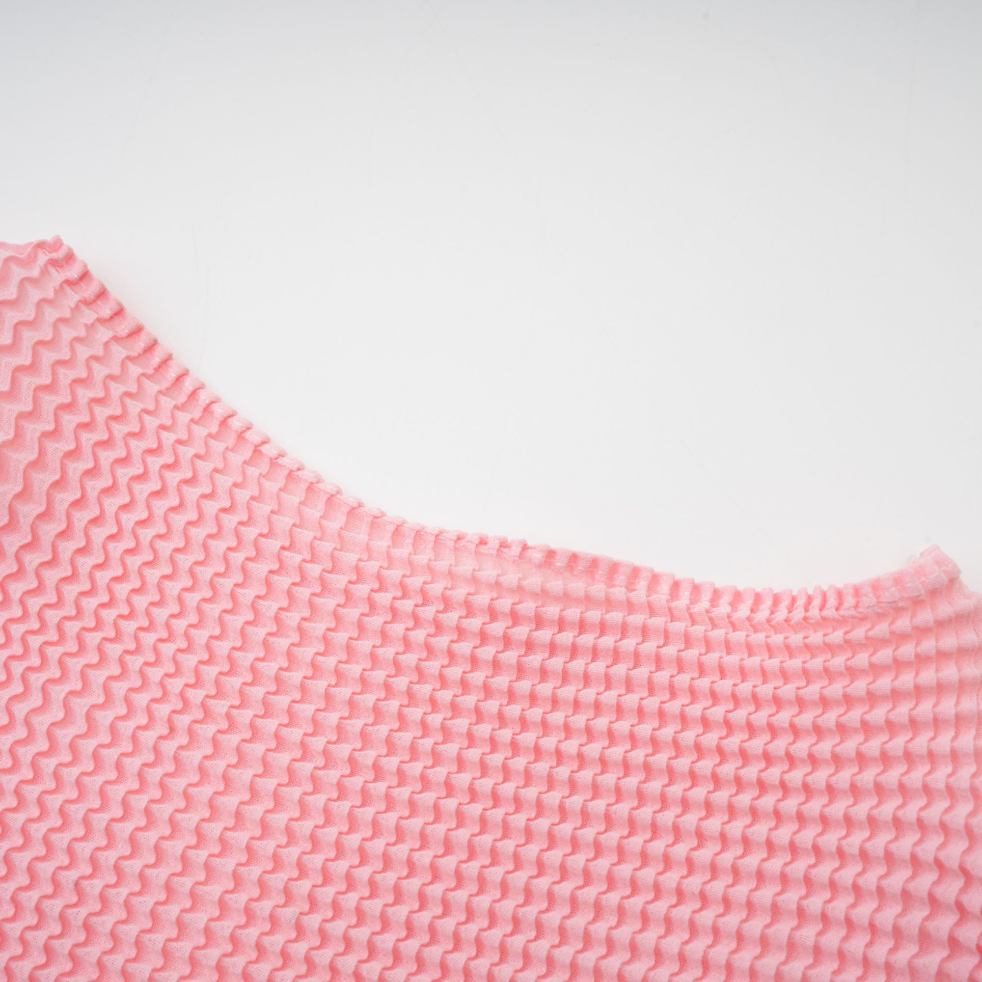 طقم Justine المكون من بلوزة وتنورة متناسقة بطبعات الأزهار