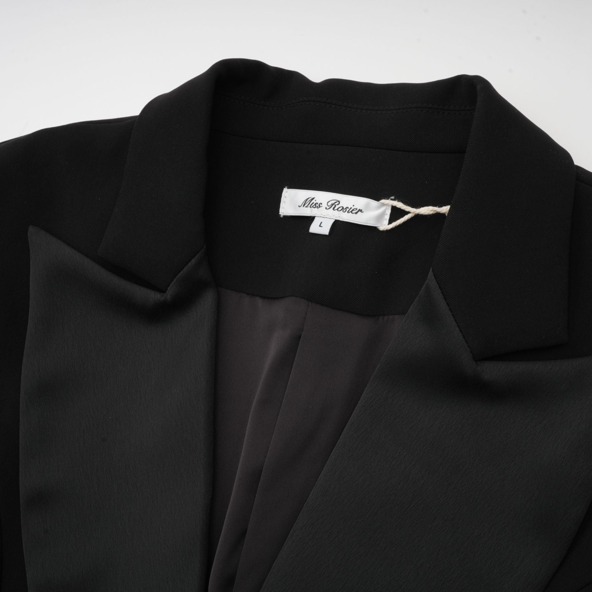 فستان بليزر أسود بصف أزرار واحد من Aurore