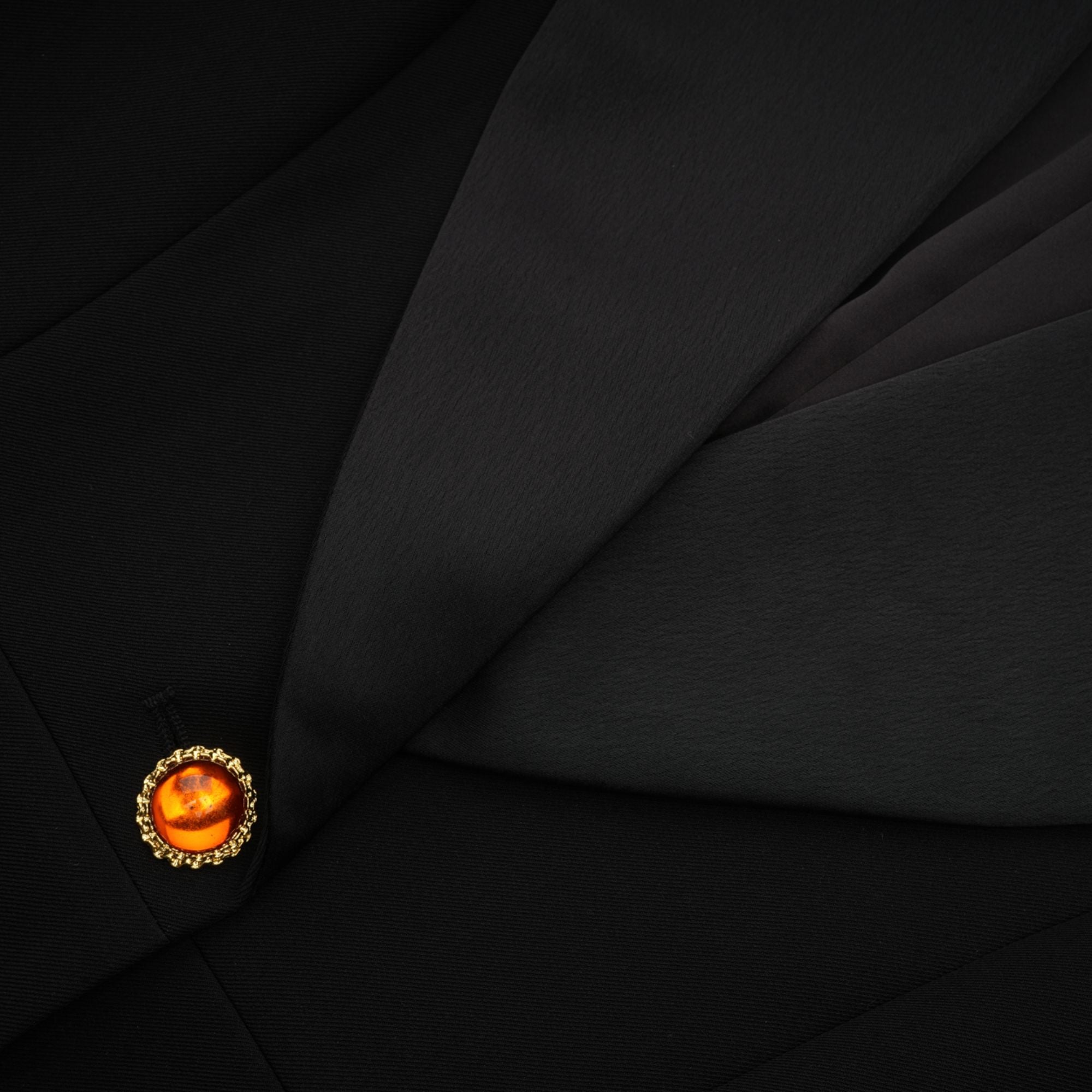 فستان بليزر أسود بصف أزرار واحد من Aurore