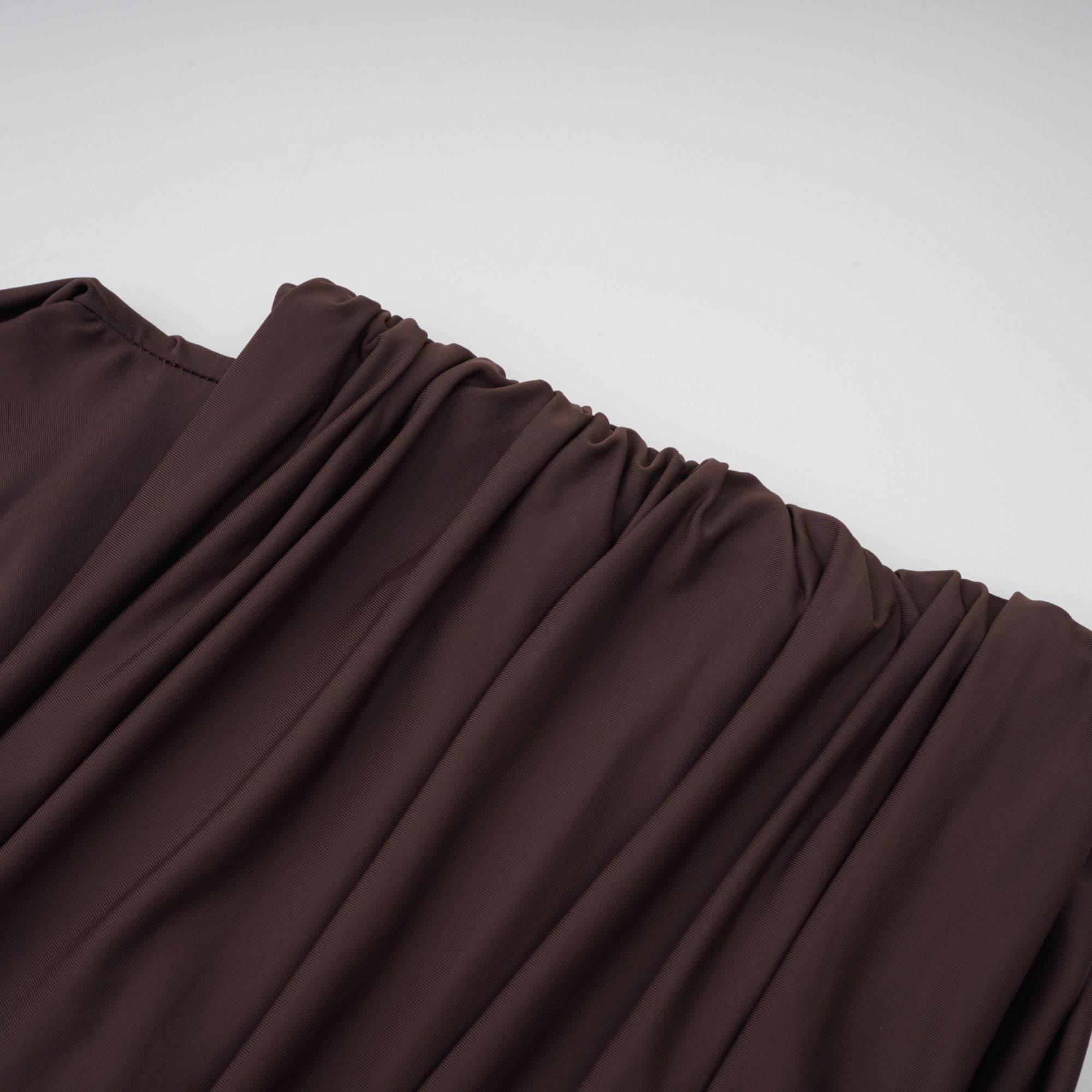 Fée – Braunes, asymmetrisches, gerüschtes Minikleid