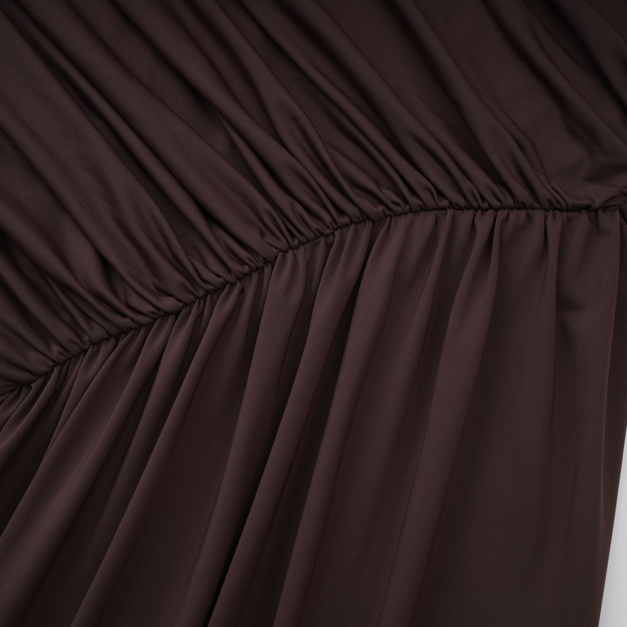 Fée – Braunes, asymmetrisches, gerüschtes Minikleid