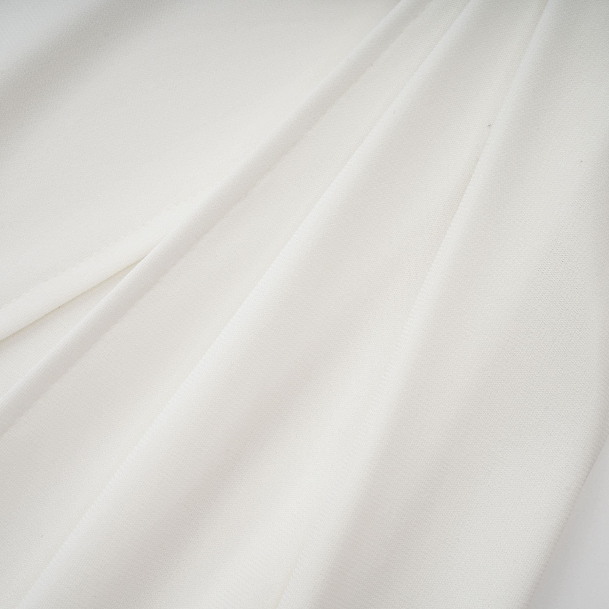 Mystérieuse – Drapiertes Maxikleid mit Rollkragen in Weiß