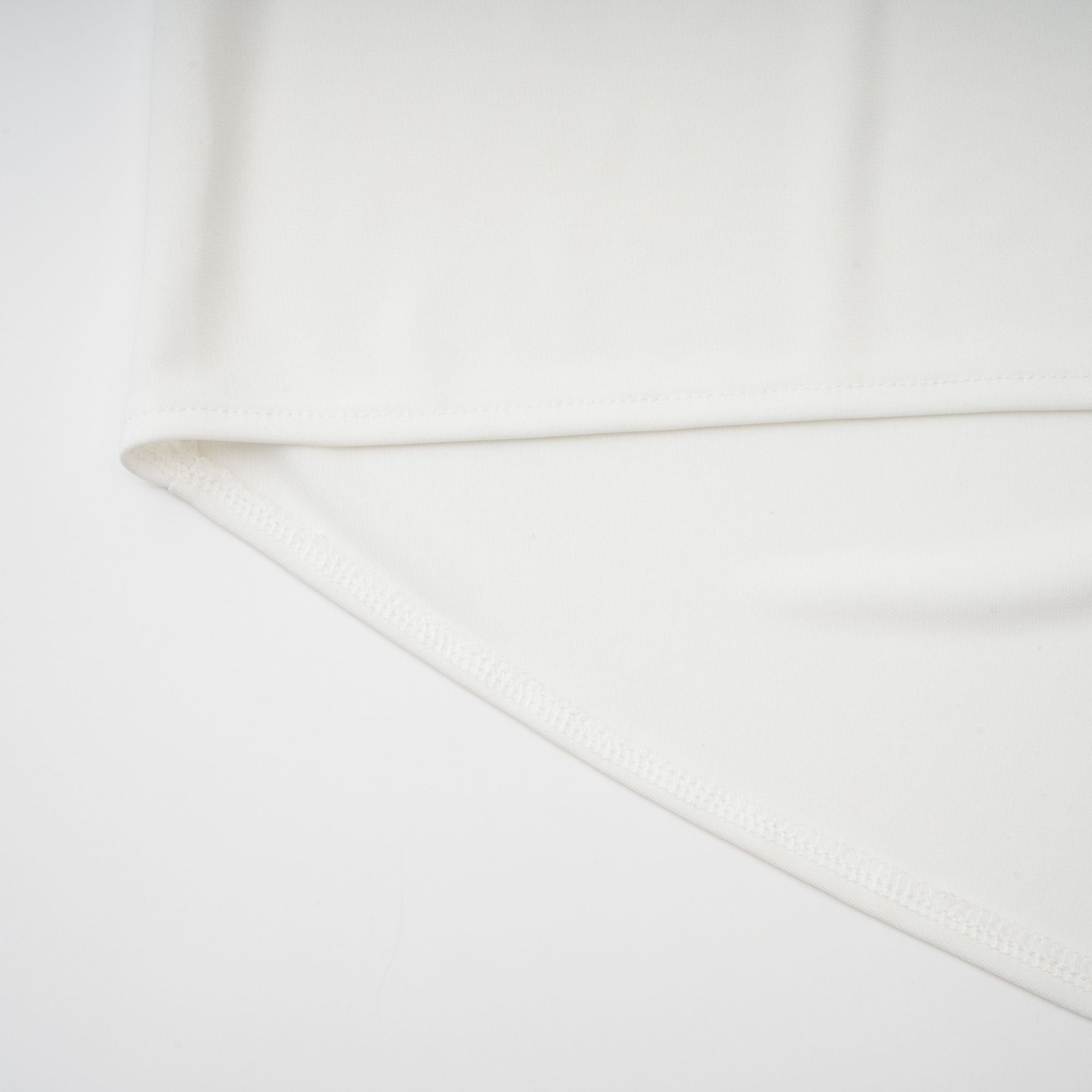 فستان ماكسي أبيض بياقة مدورة من Mystérieuse