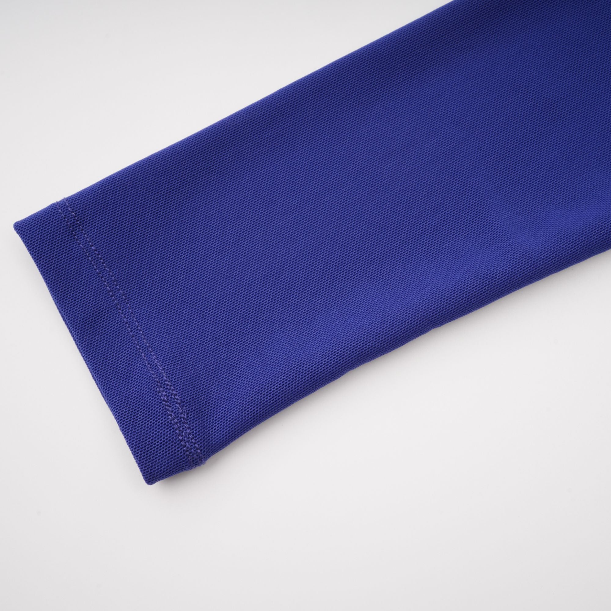 Éva Blaues, drapiertes, gerafftes Maxikleid