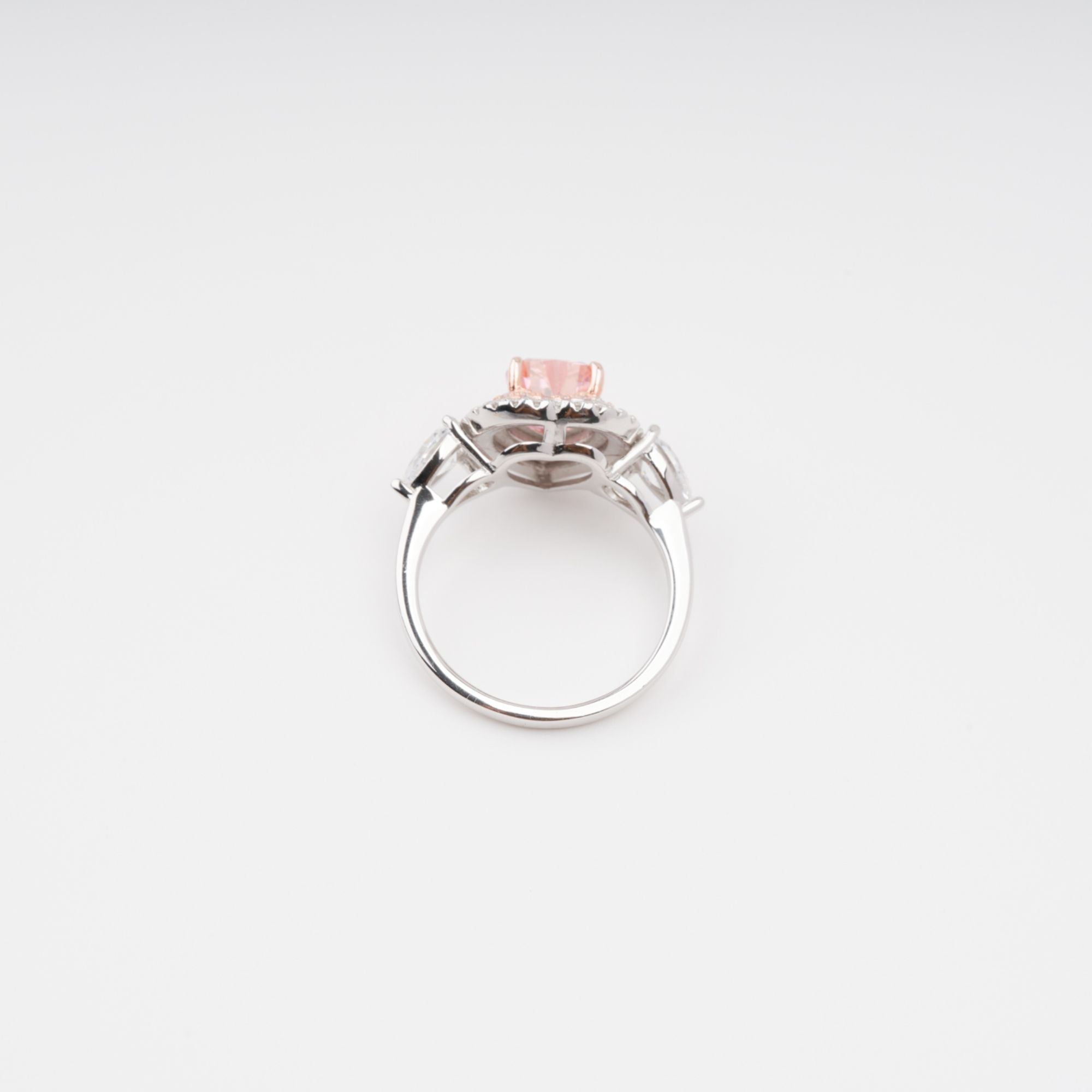 خاتم إمبيراتريس من الفضة الإسترلينية مرصع بأحجار كريمة مقطوعة على شكل قلب وردي