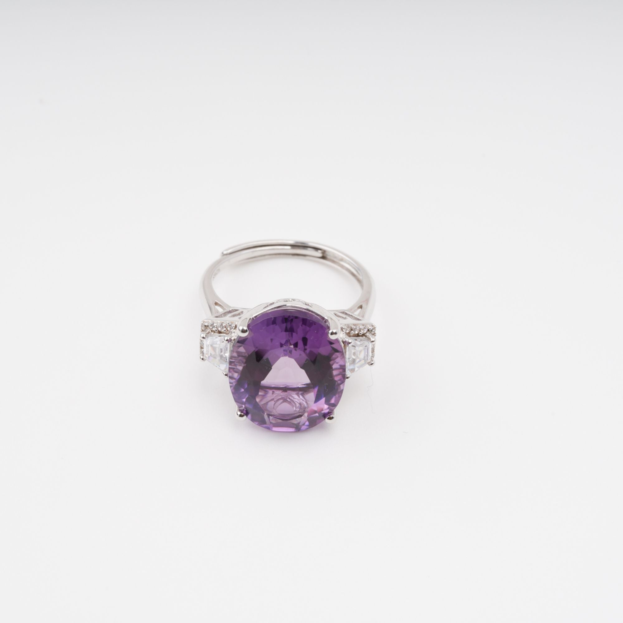 Héraldique Sterling-Silberring mit ovalem violettem Edelstein