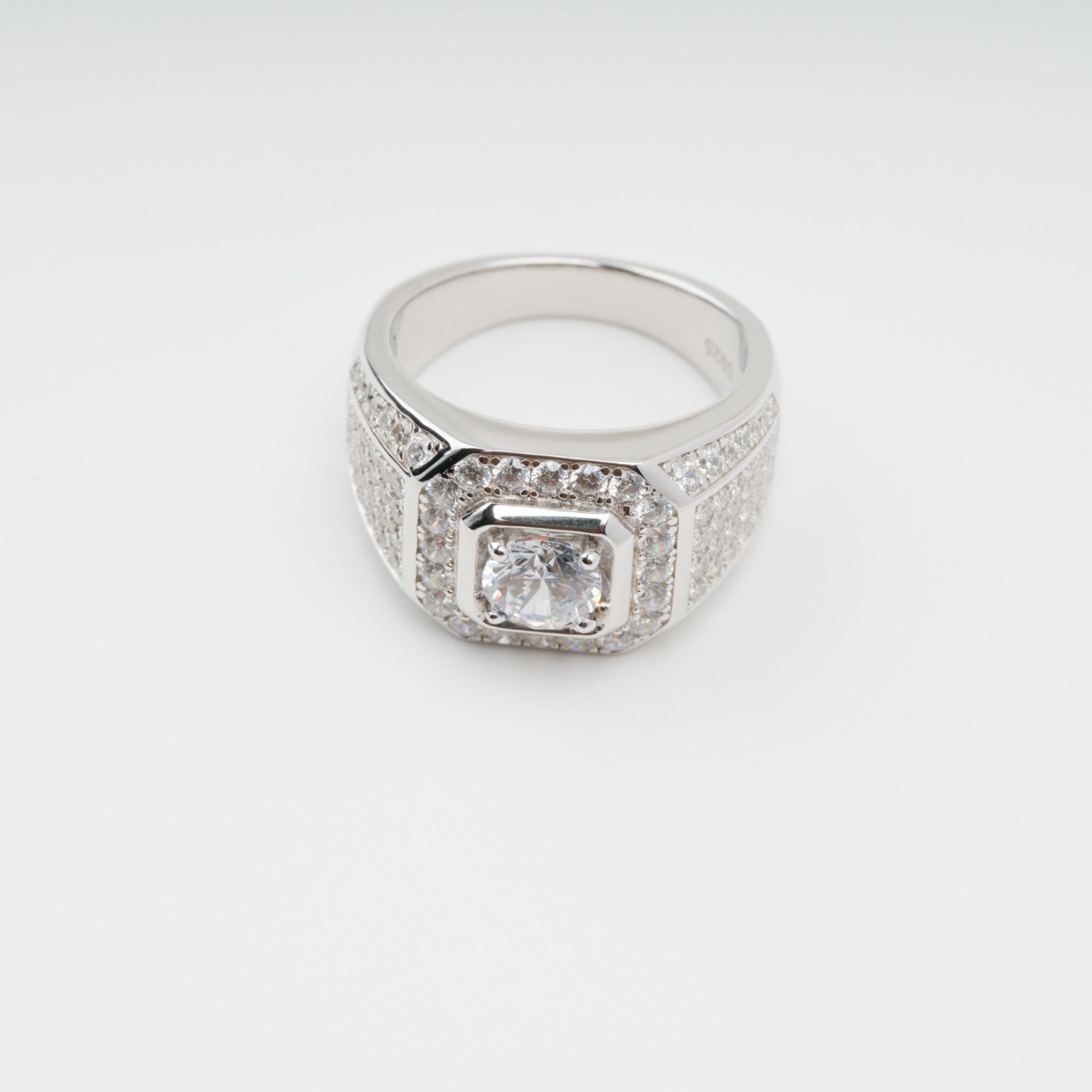 Radieuse – Sterlingsilberring mit Kristallverzierung