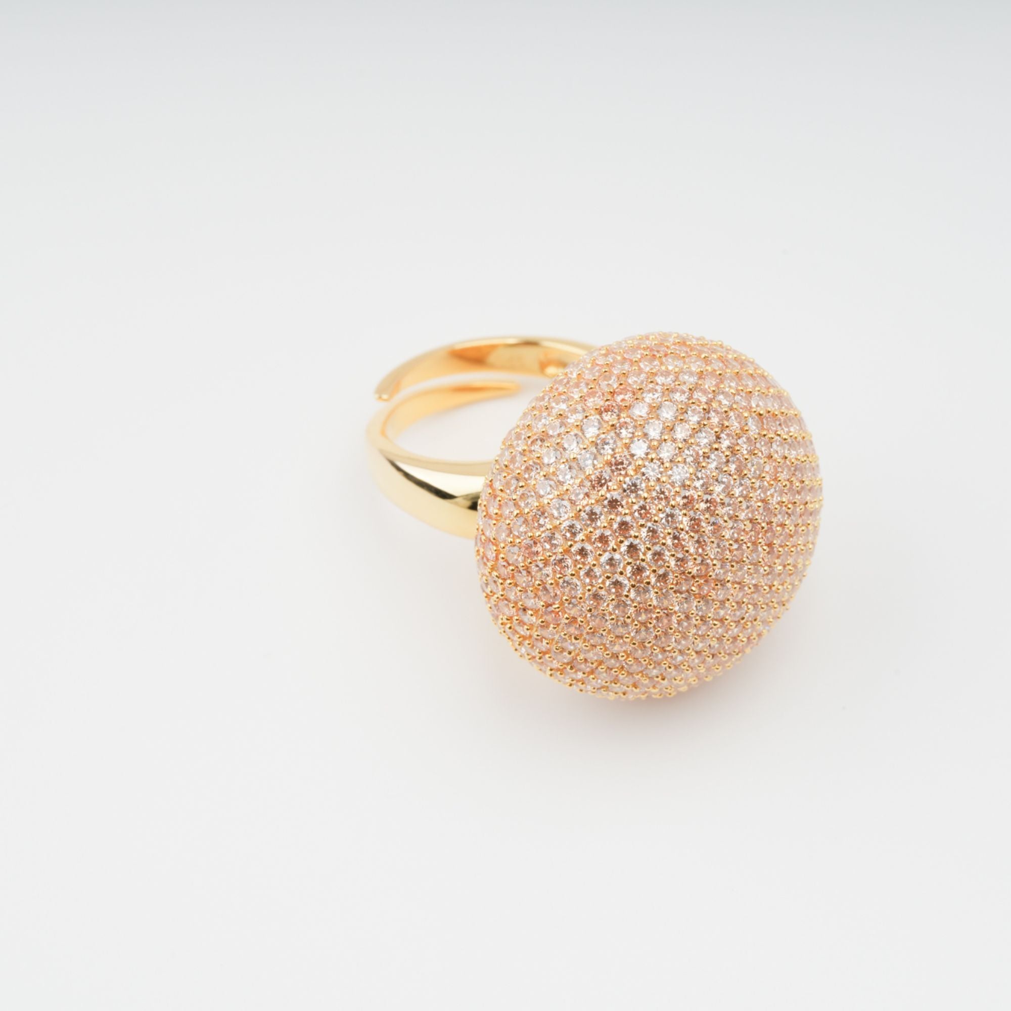 Radieuse – Goldfarbener Ring aus Sterlingsilber mit Kristallverzierung