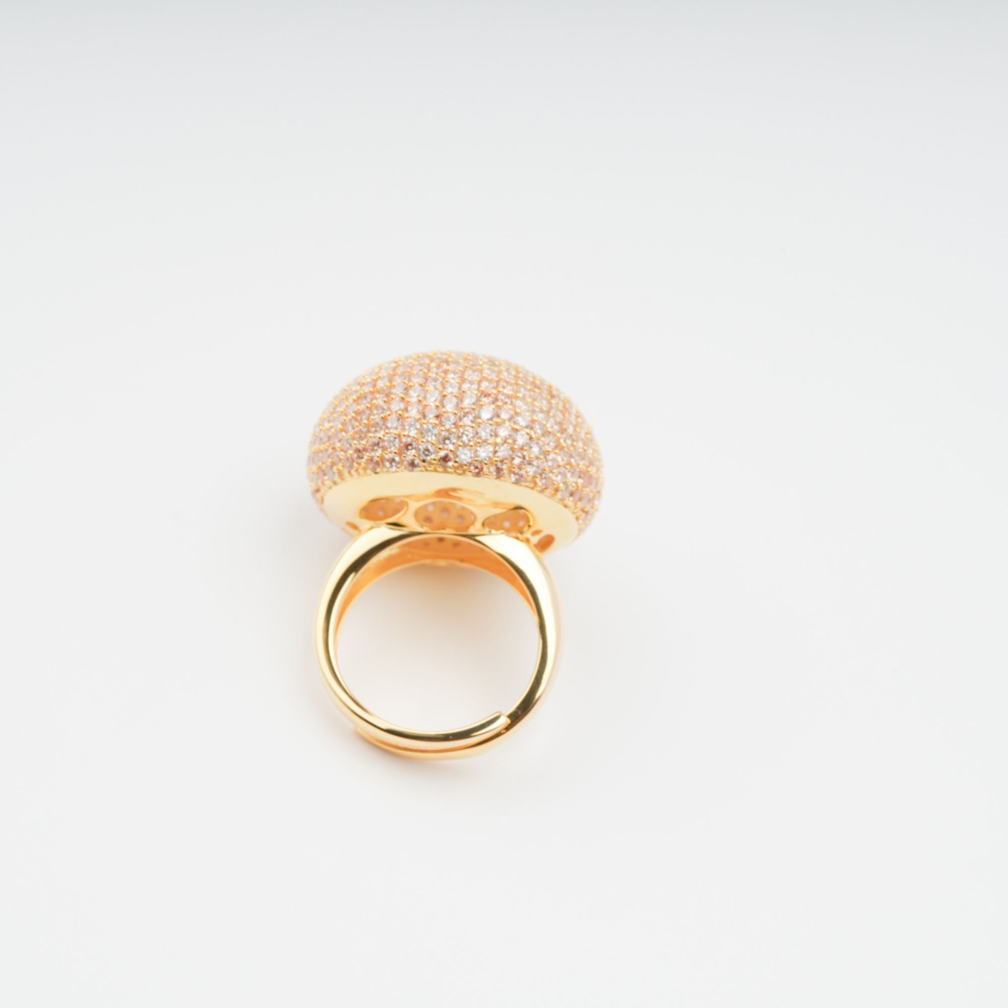 Radieuse – Goldfarbener Ring aus Sterlingsilber mit Kristallverzierung