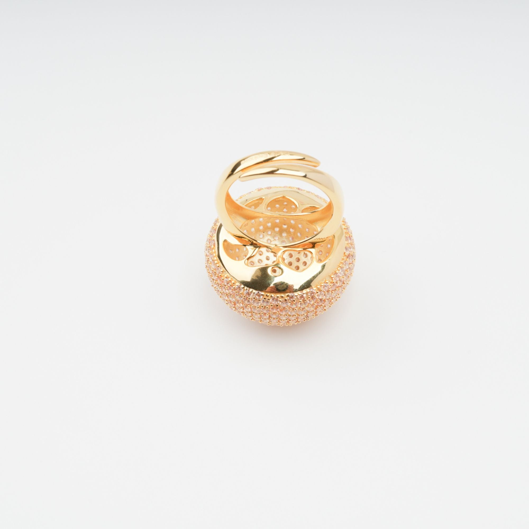 Radieuse – Goldfarbener Ring aus Sterlingsilber mit Kristallverzierung