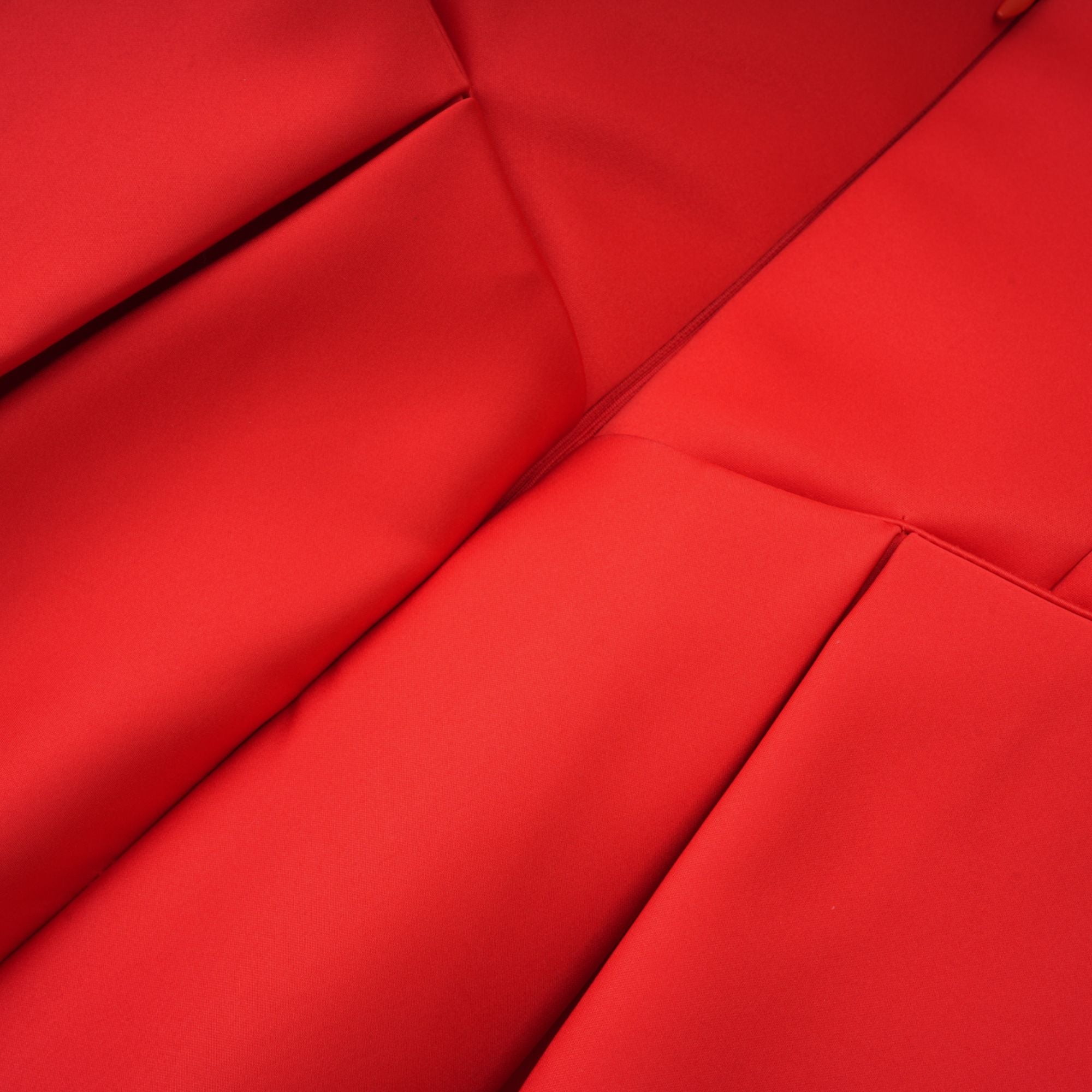 فستان لور الأحمر القصير بدون أكمام