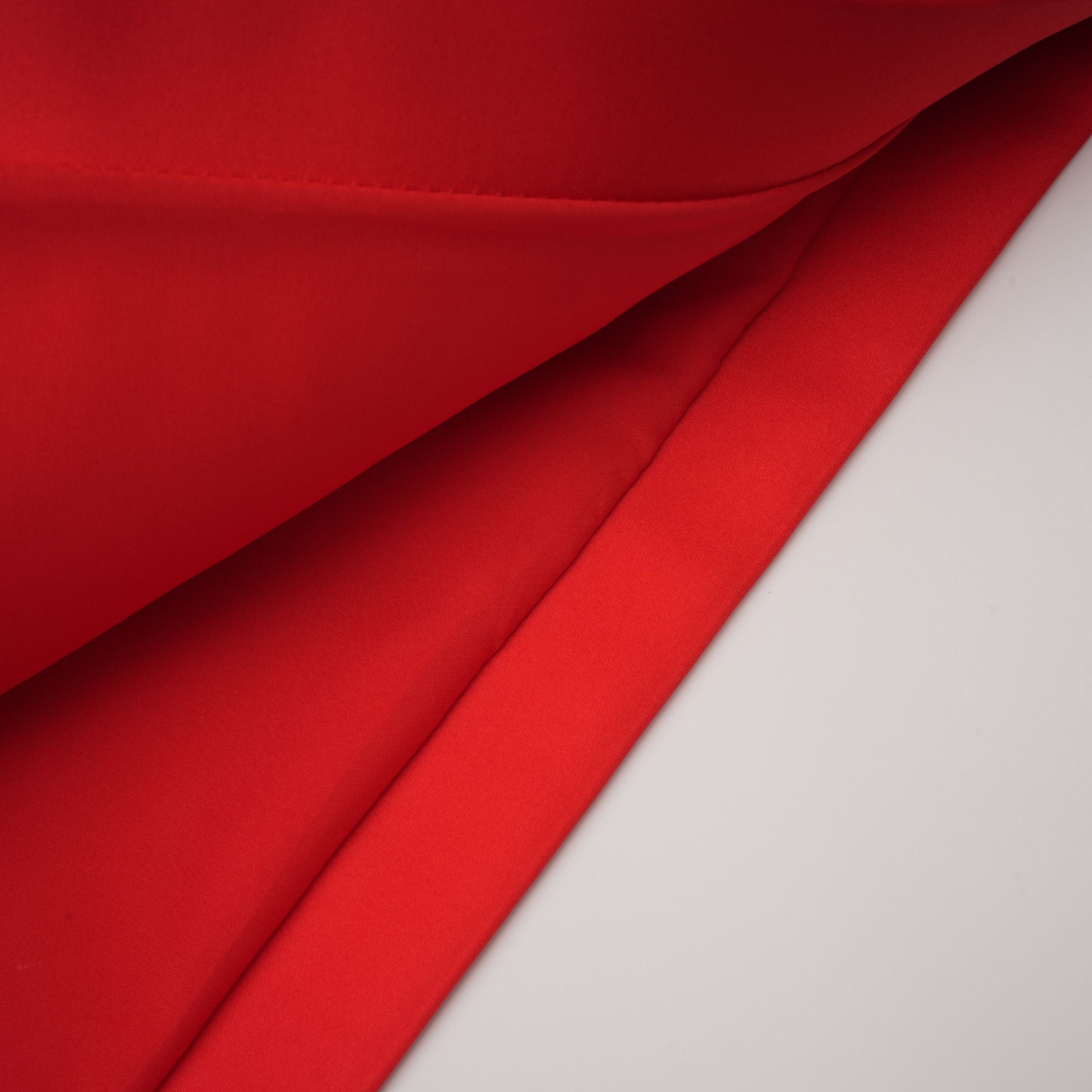 فستان لور الأحمر القصير بدون أكمام