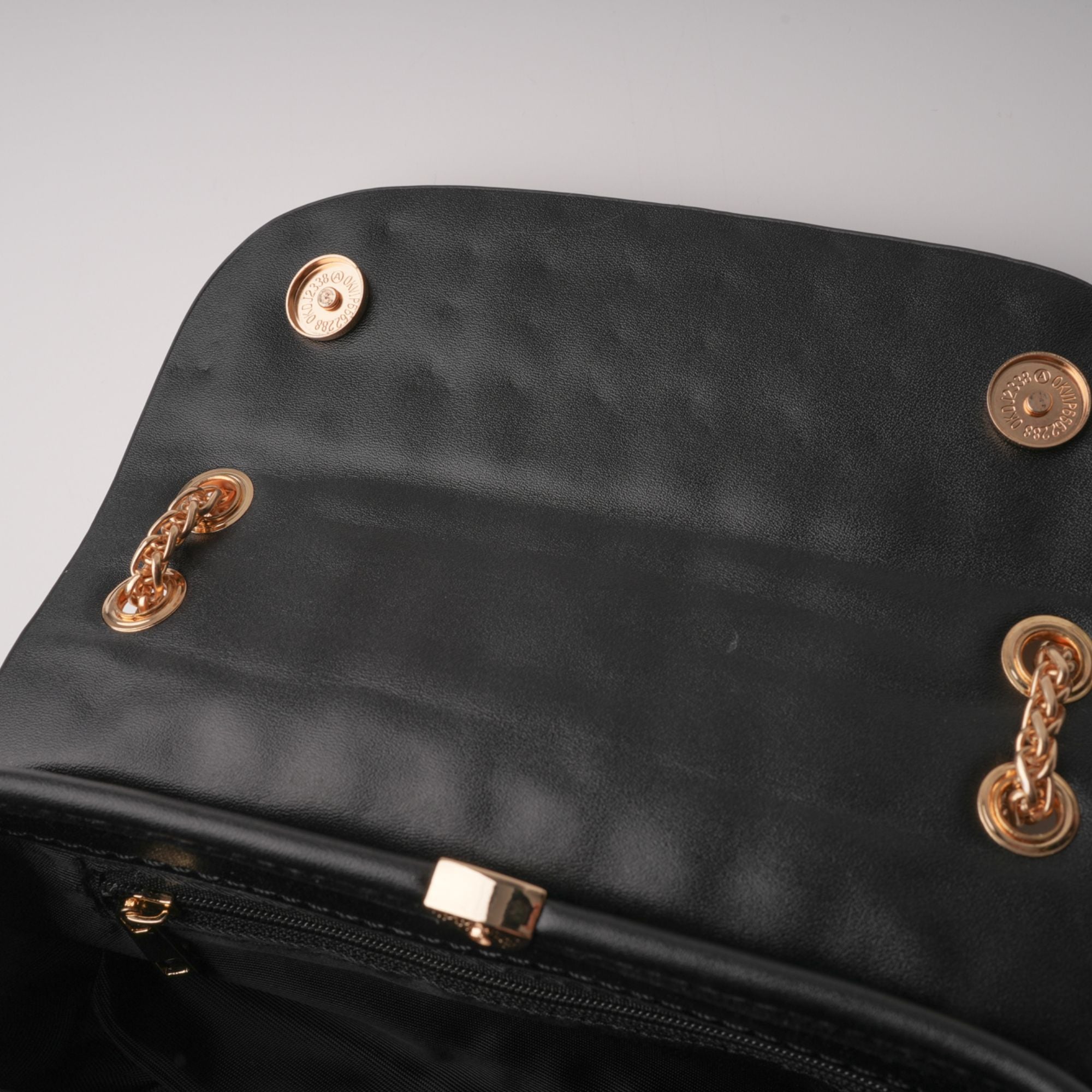 Jade-Umhängetasche mit Kristallverzierung