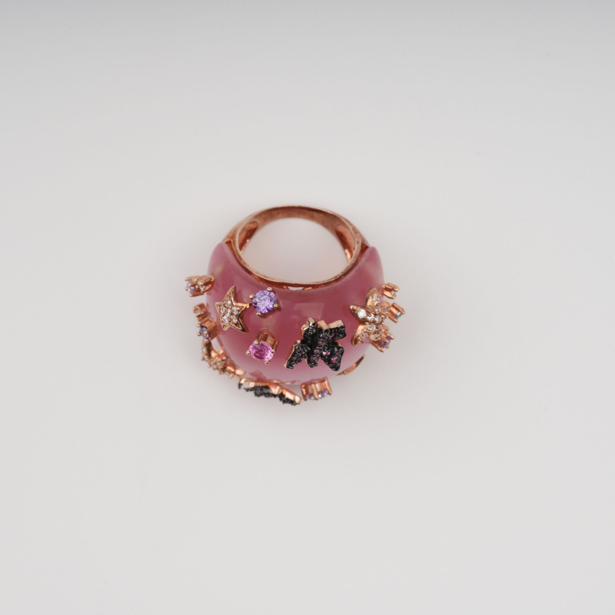 Radieuse Rosa Opal Edelsteinring mit gebogener Ecke