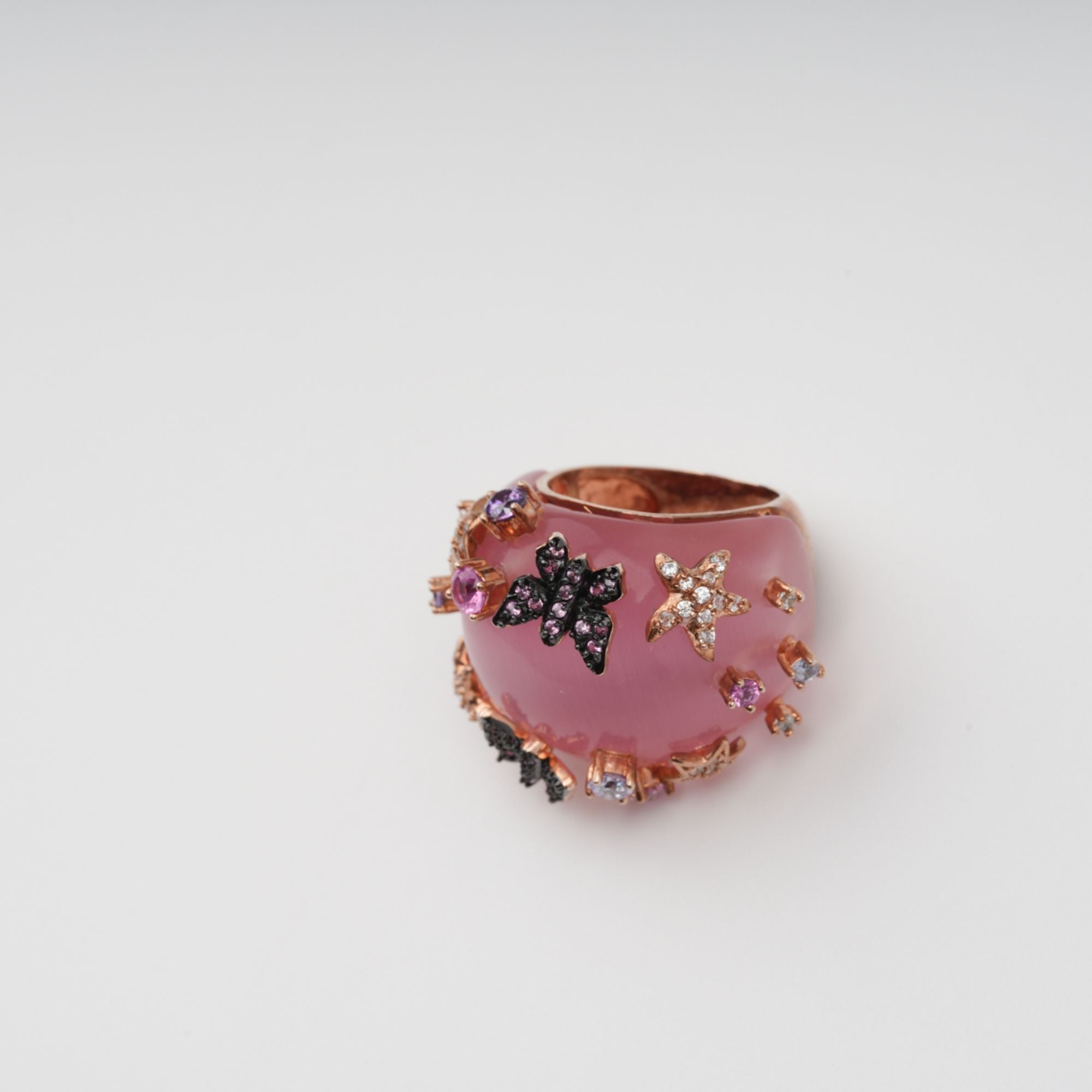 Radieuse Rosa Opal Edelsteinring mit gebogener Ecke