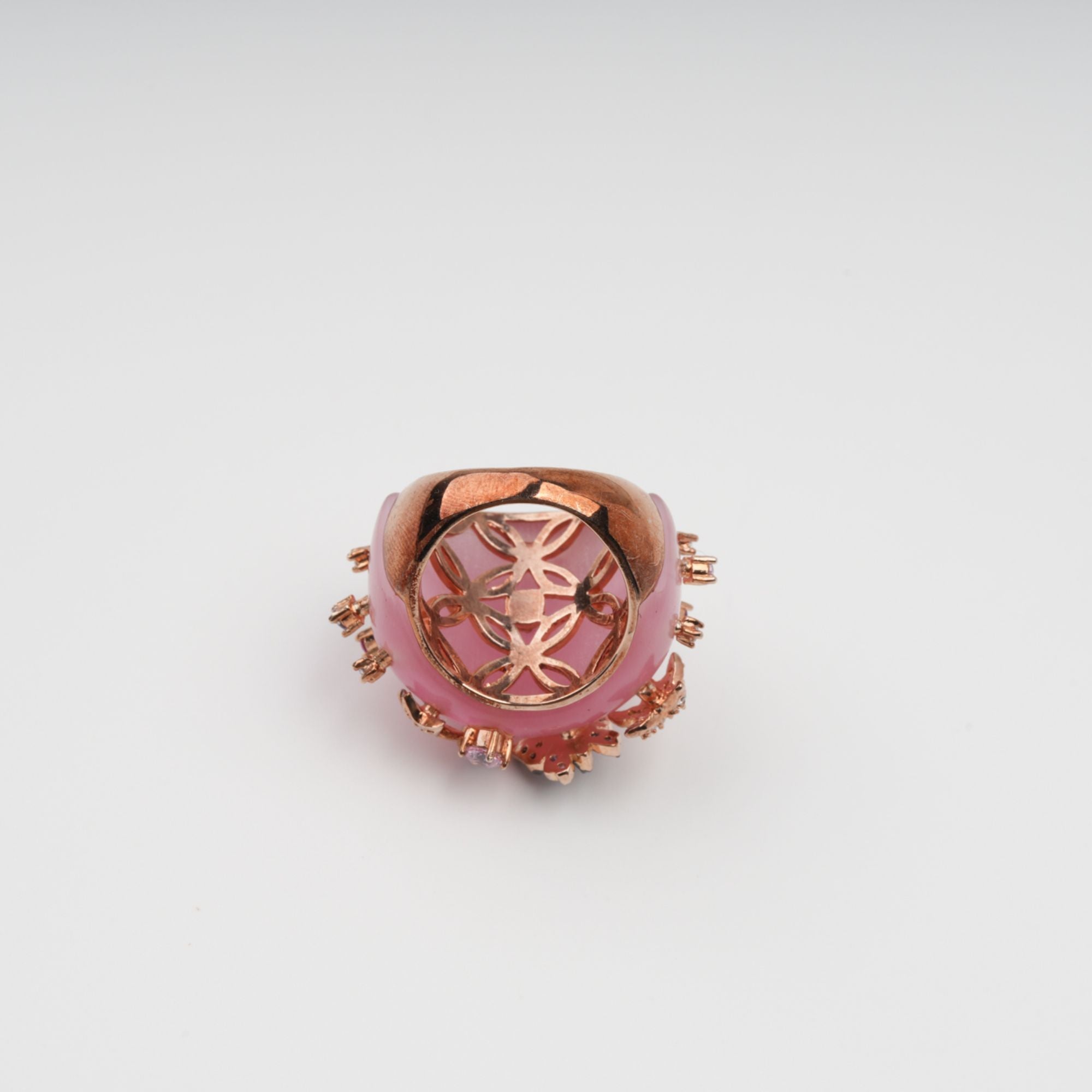 Radieuse Rosa Opal Edelsteinring mit gebogener Ecke
