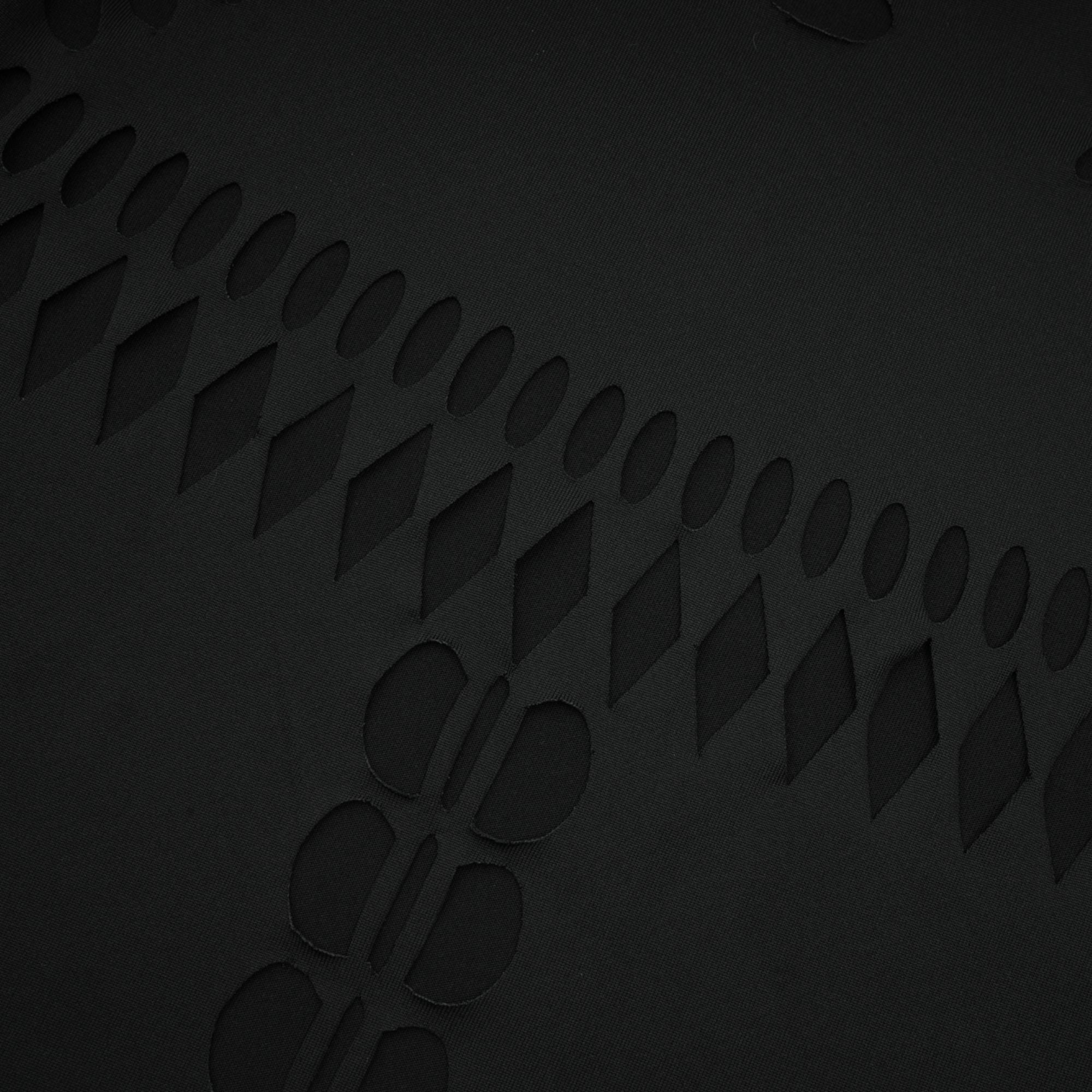 بدلة كابريانا بأكمام طويلة وفتحات