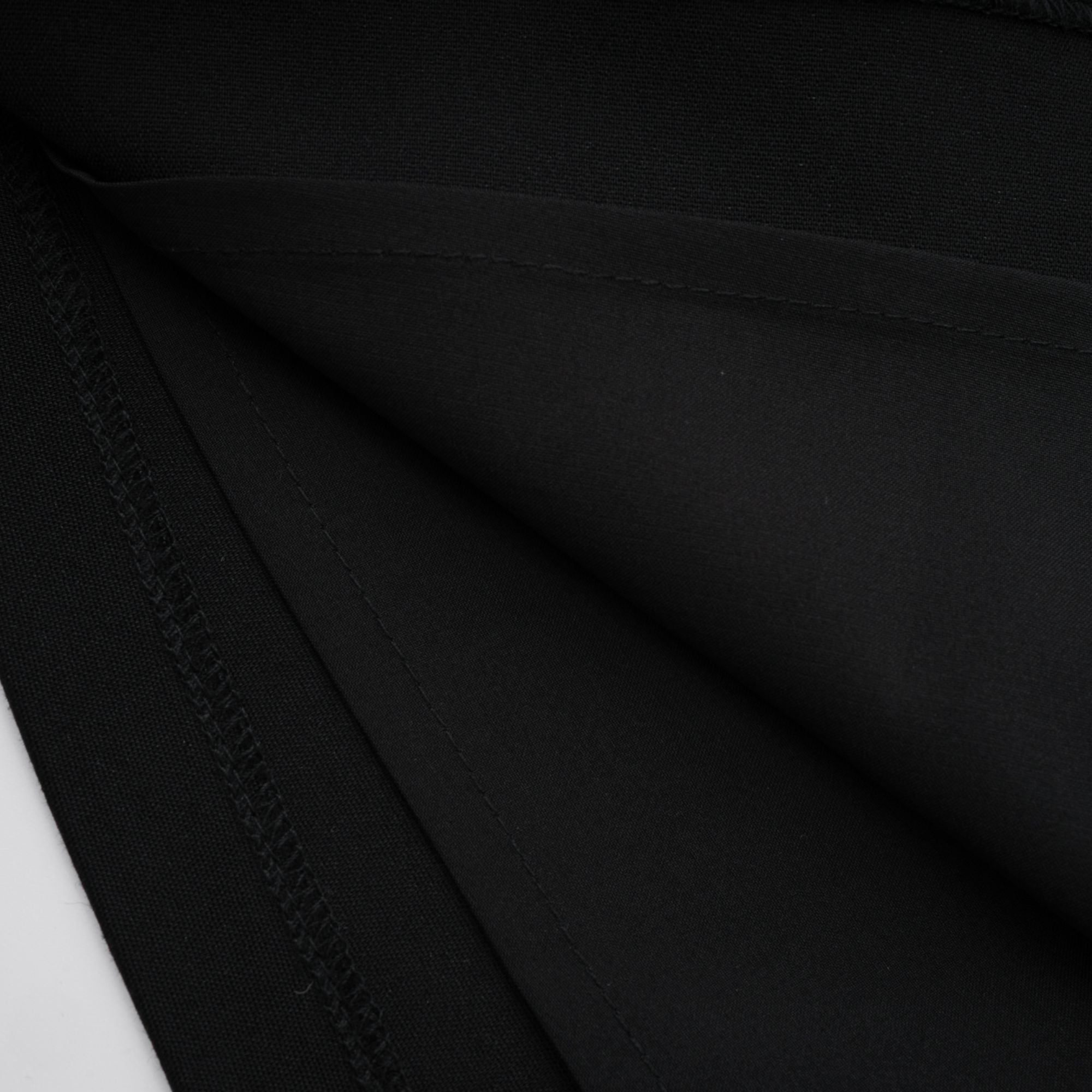 فستان جاينا الأسود ذو الجيب والخطاف