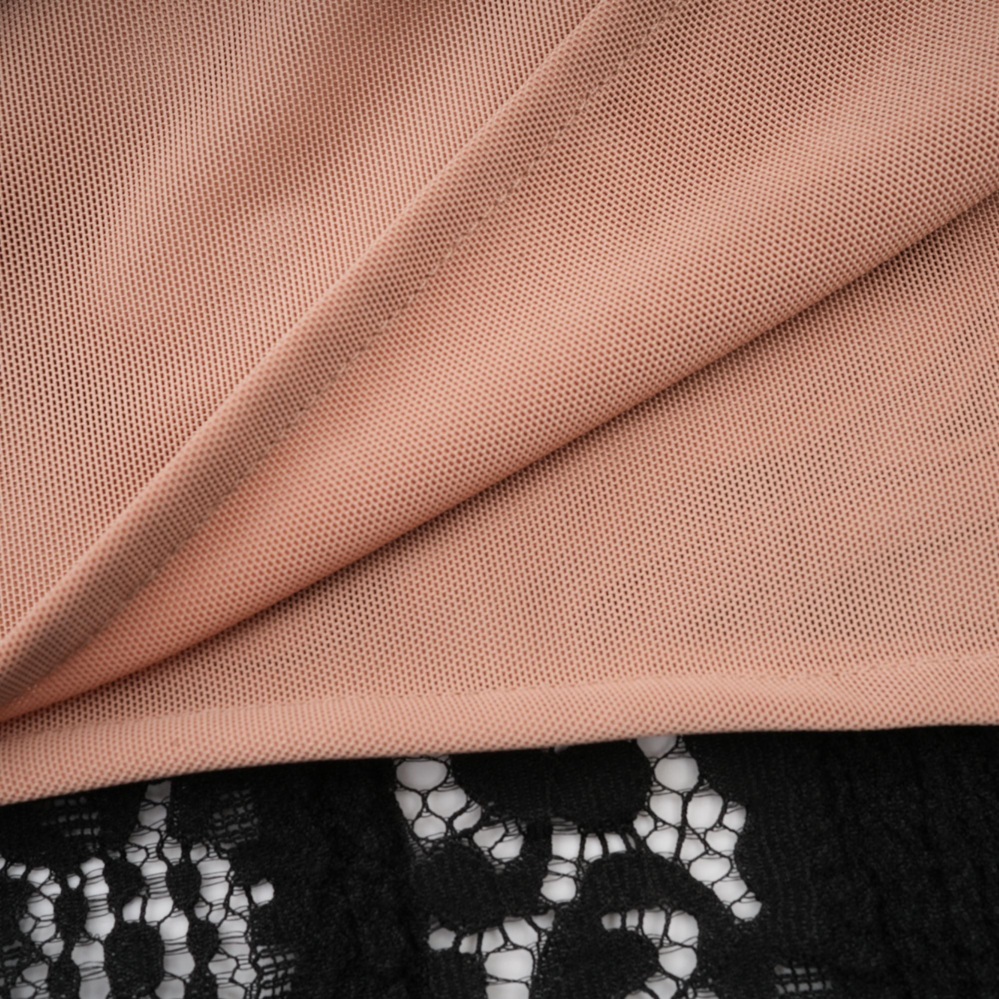 فستان إيميلين متوسط الطول بأكمام واسعة من الدانتيل مزين بالزهور باللون الأسود