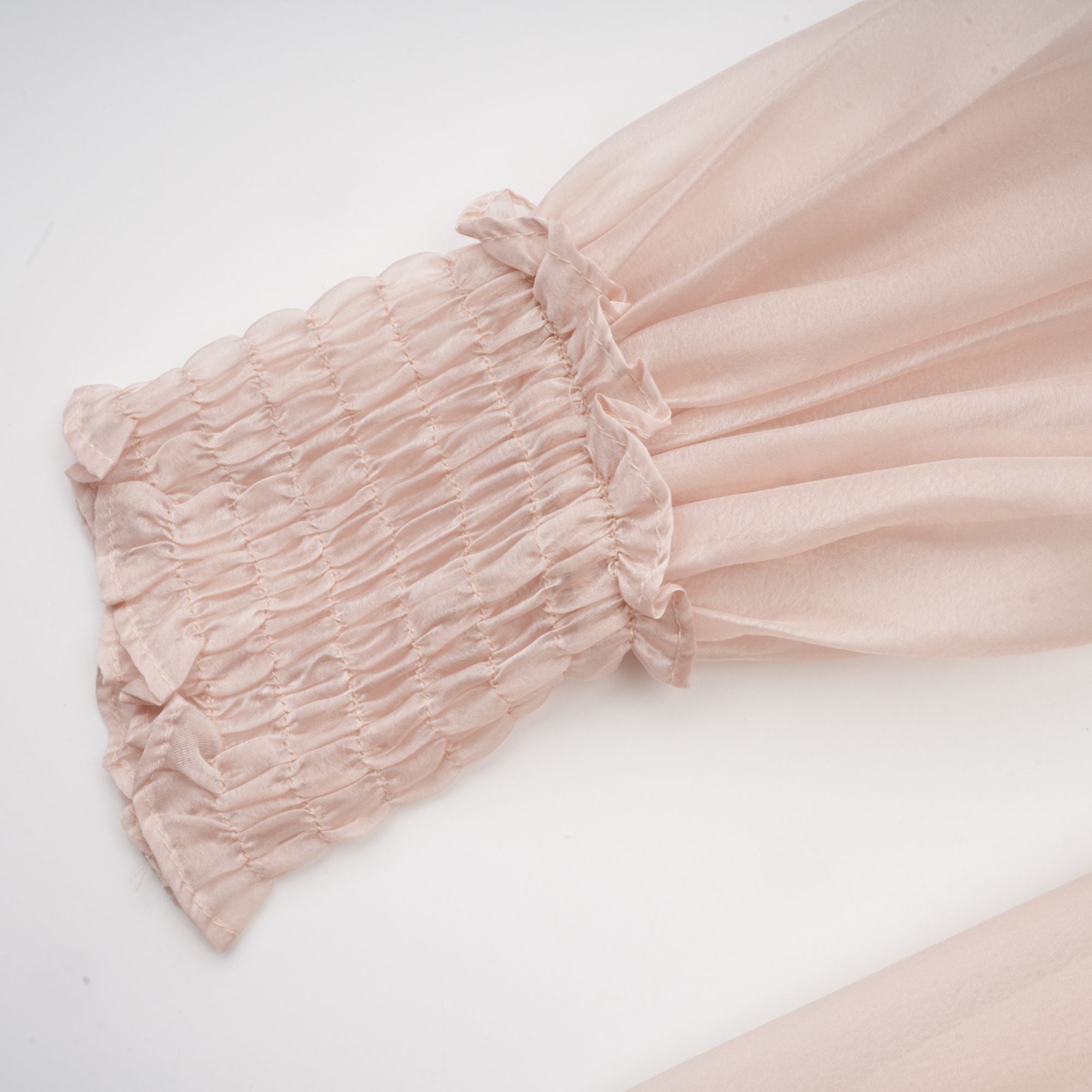 فستان لوسي متوسط الطول مزين بنقشة زهور صناعية