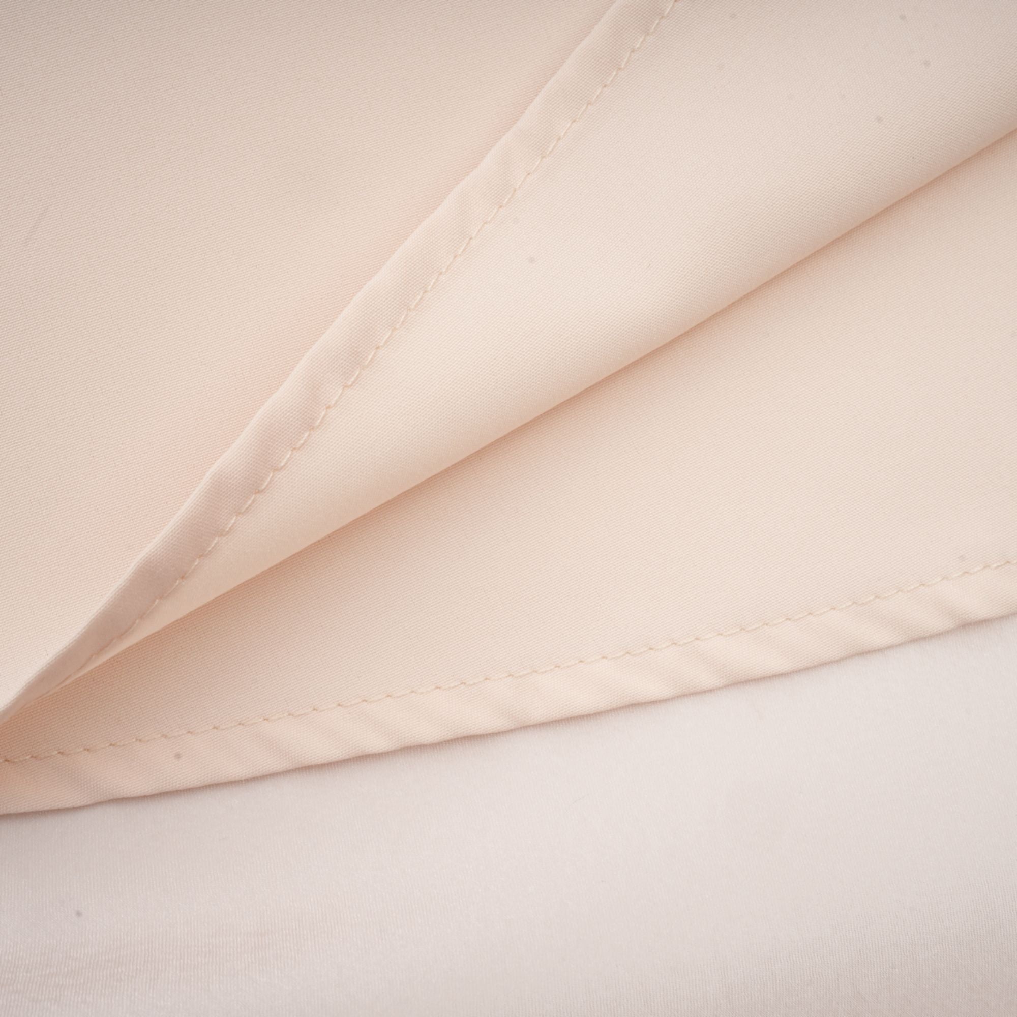 فستان لوسي متوسط الطول مزين بنقشة زهور صناعية