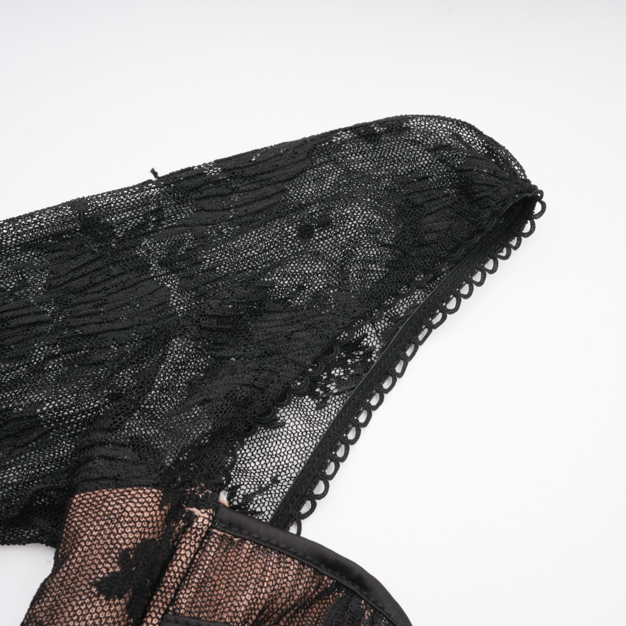 فستان مارلين ماكسي أسود واسع من الدانتيل