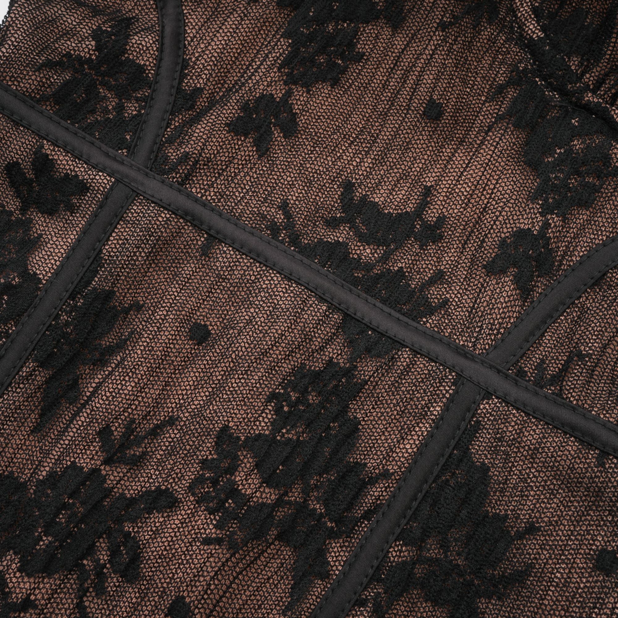 فستان مارلين ماكسي أسود واسع من الدانتيل