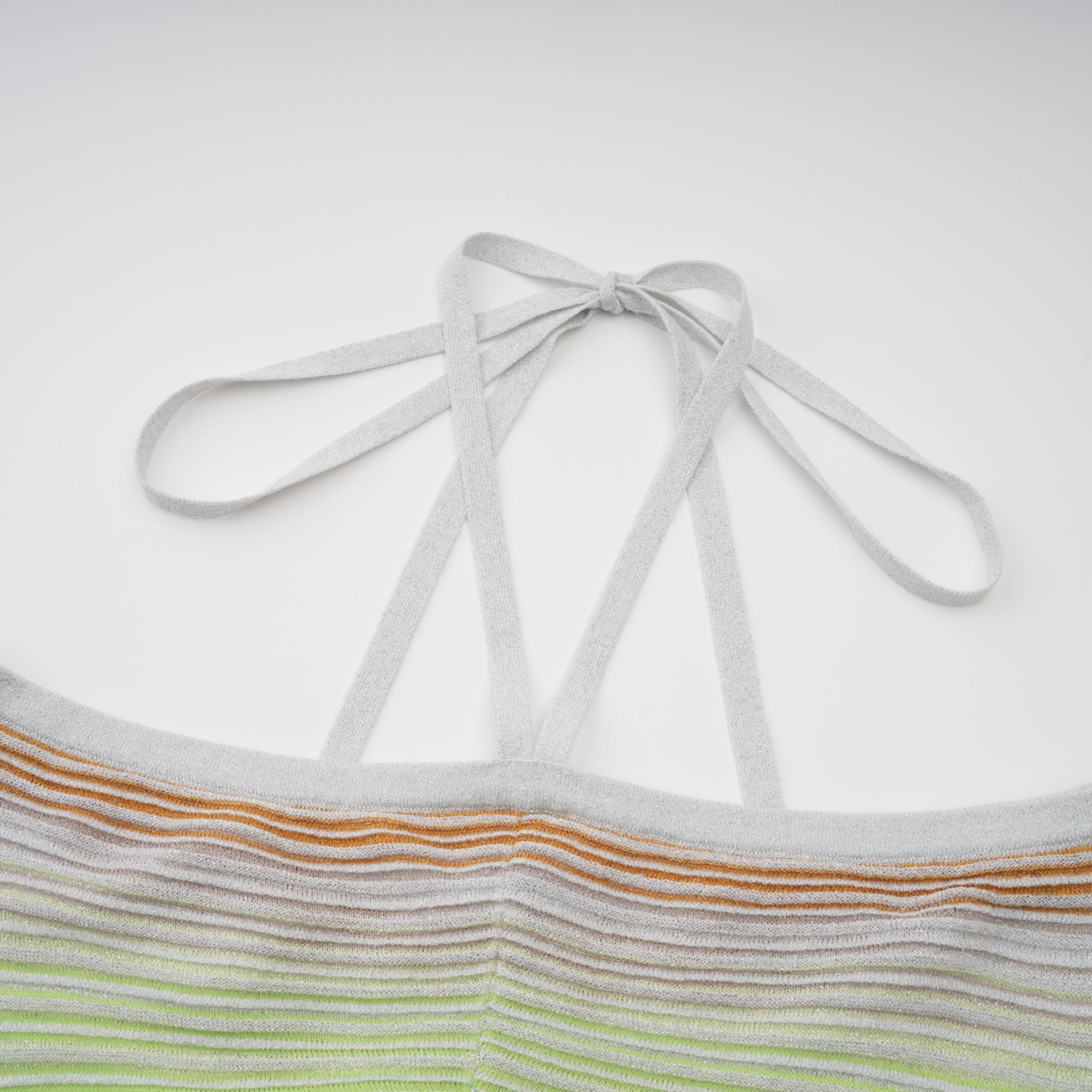 فستان إيرينا ماكسي أزرق منسوج بنمط متعرج