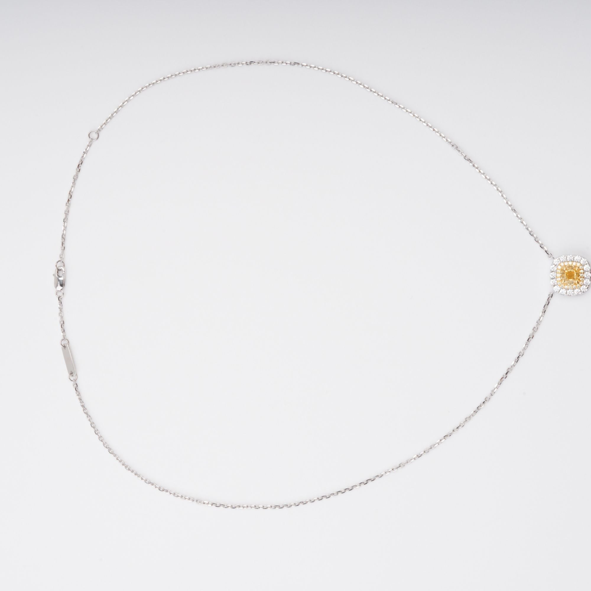 Aava Halskette aus Sterlingsilber mit gelbem, quadratisch geschliffenem Edelstein