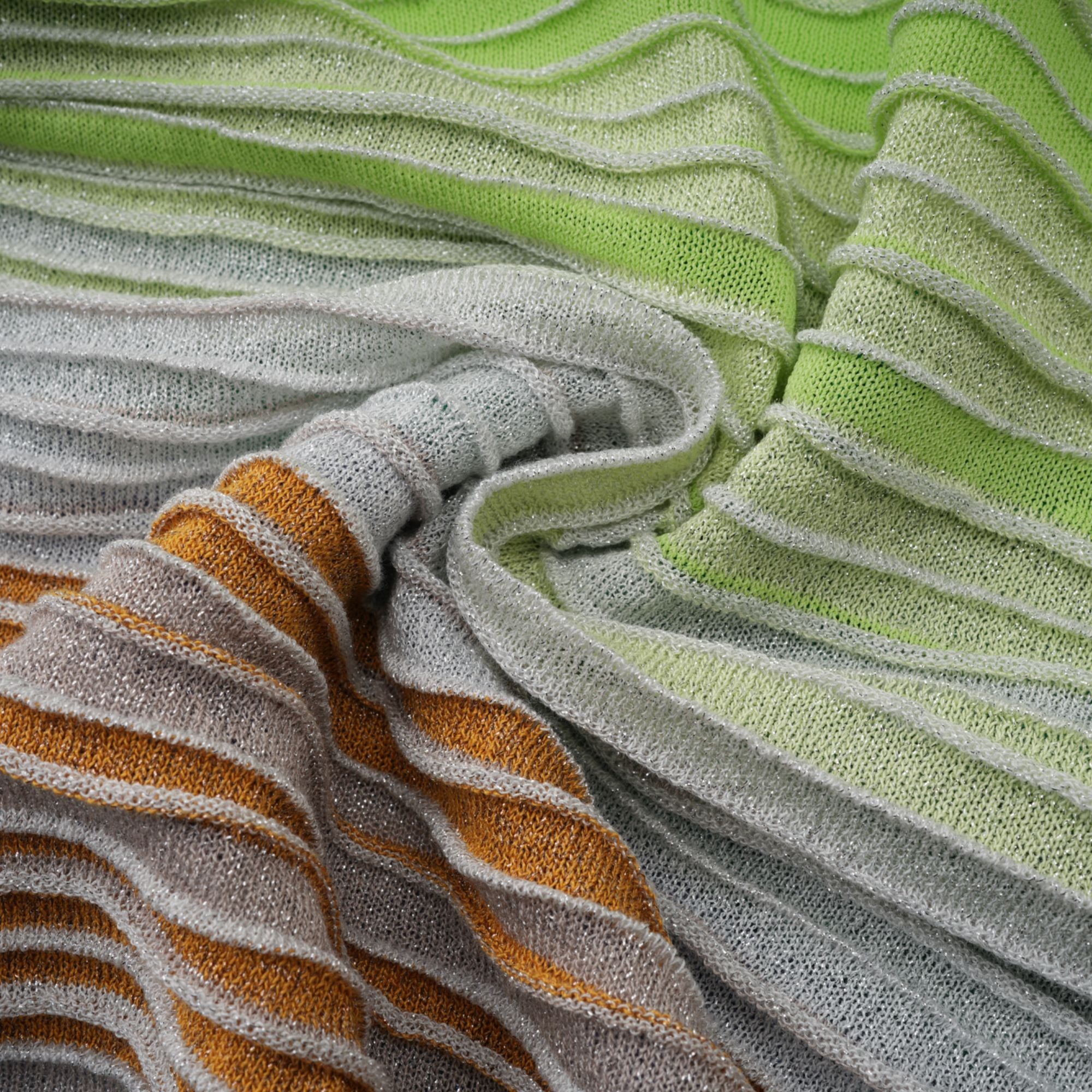 فستان إيرينا ماكسي أزرق منسوج بنمط متعرج