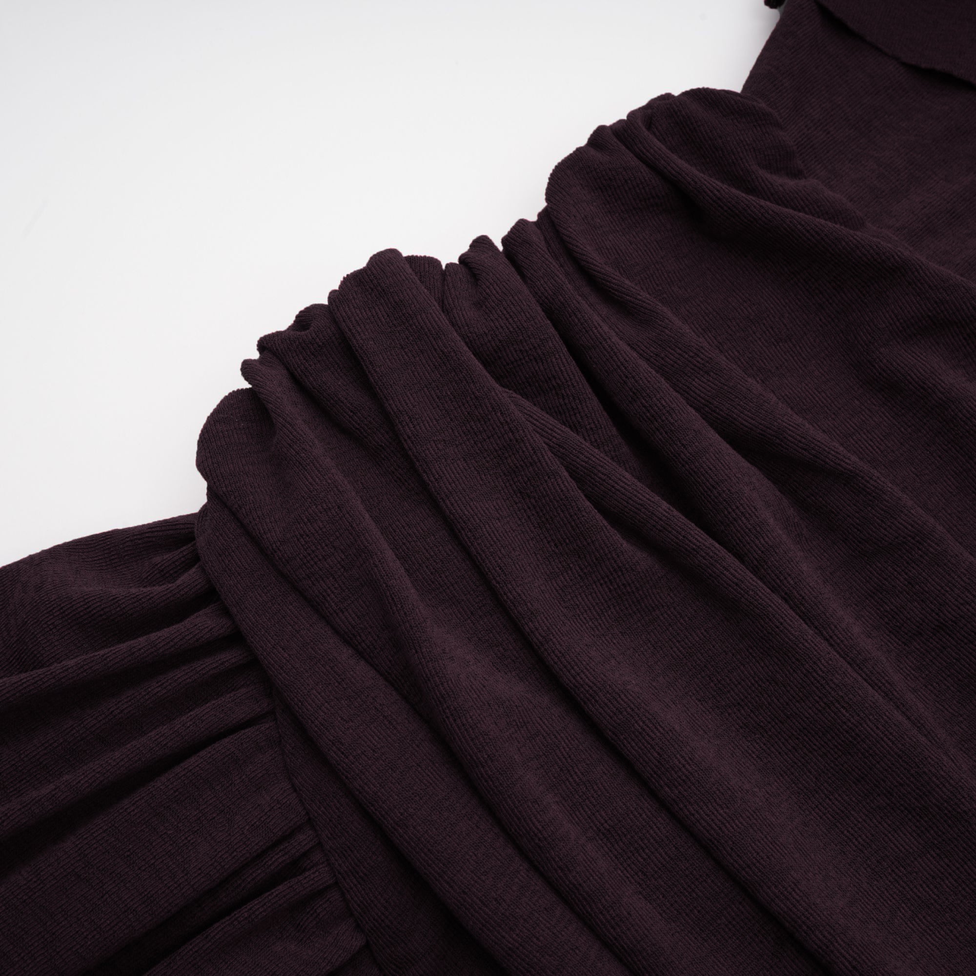 Camille – Rotes, gerüschtes Midikleid mit Klappendesign