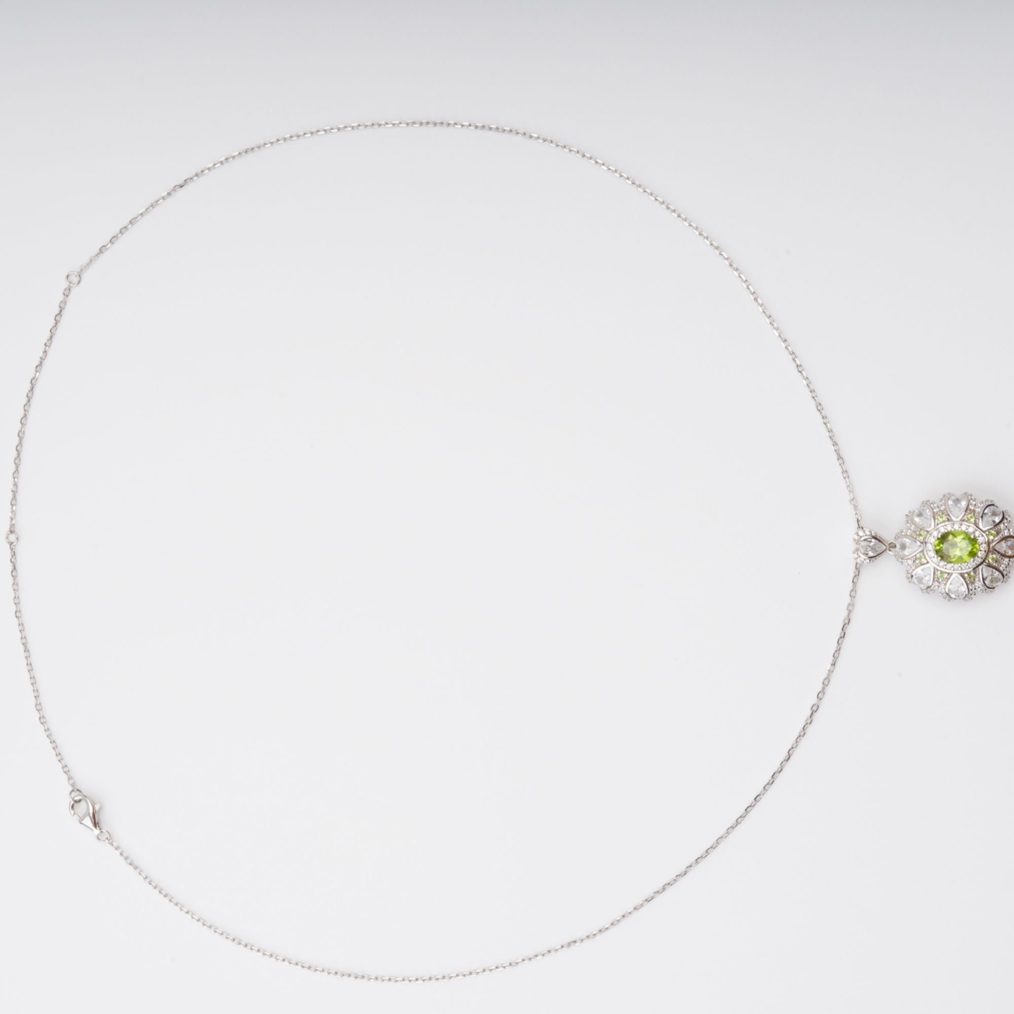 قلادة كايلي الخضراء المرصعة بالأحجار الكريمة من الفضة الإسترلينية