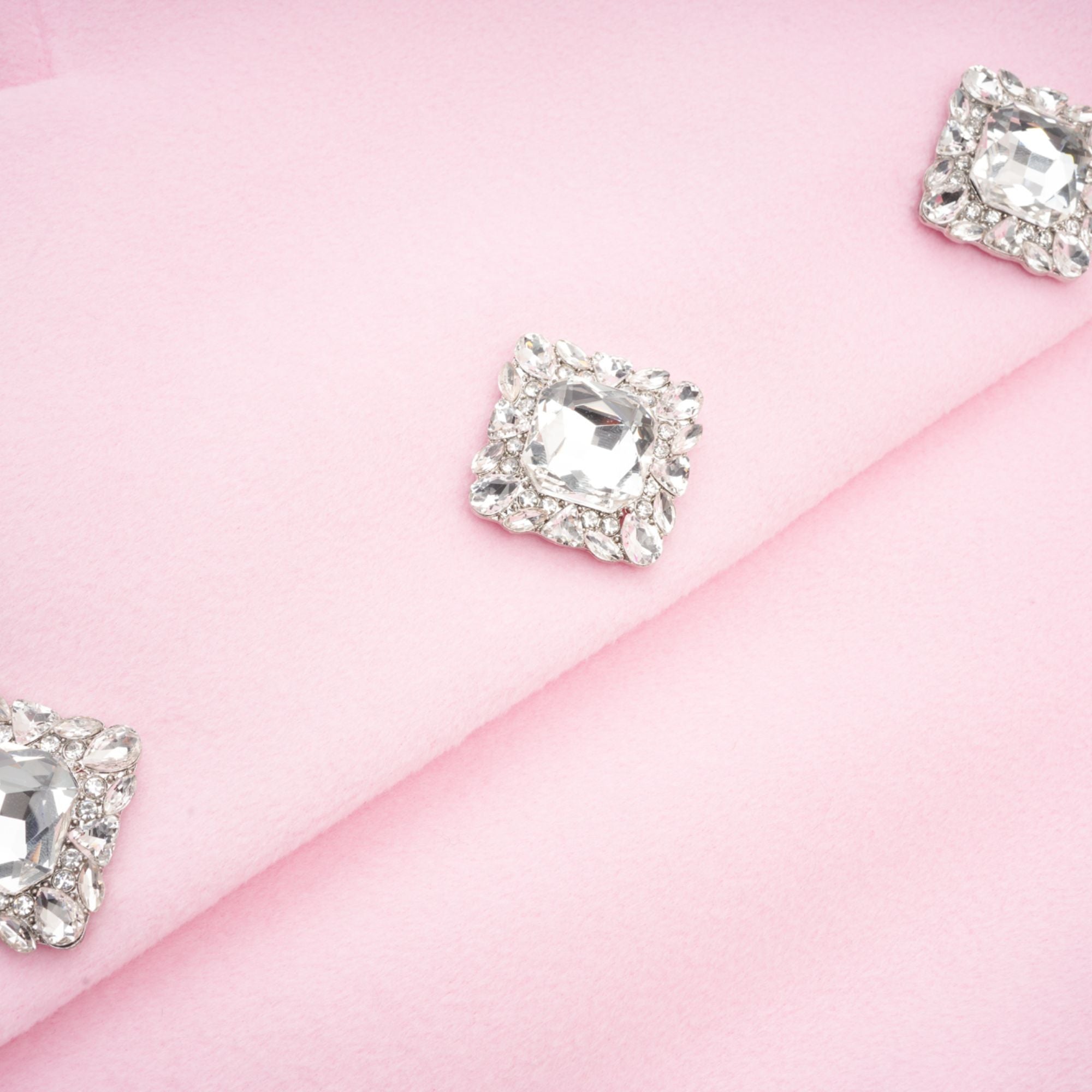 معطف لويزيت من الفرو الصناعي باللون الوردي