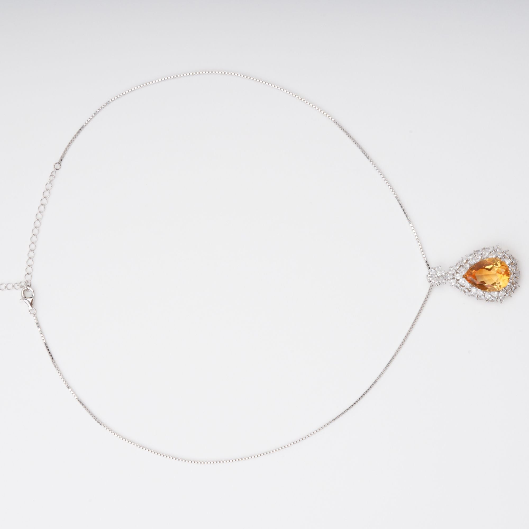 قلادة جيولا الصفراء على شكل دمعة من الفضة الإسترلينية مرصعة بأحجار كريمة