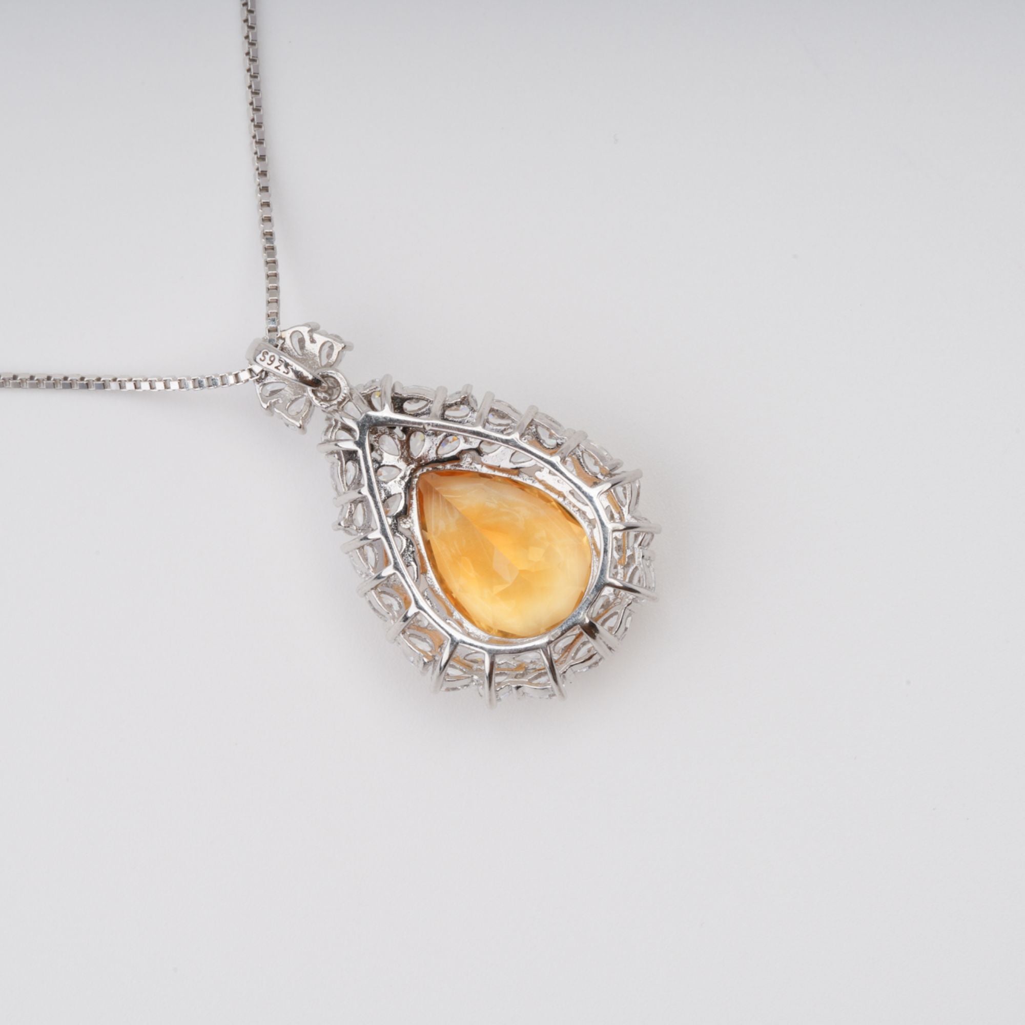 قلادة جيولا الصفراء على شكل دمعة من الفضة الإسترلينية مرصعة بأحجار كريمة