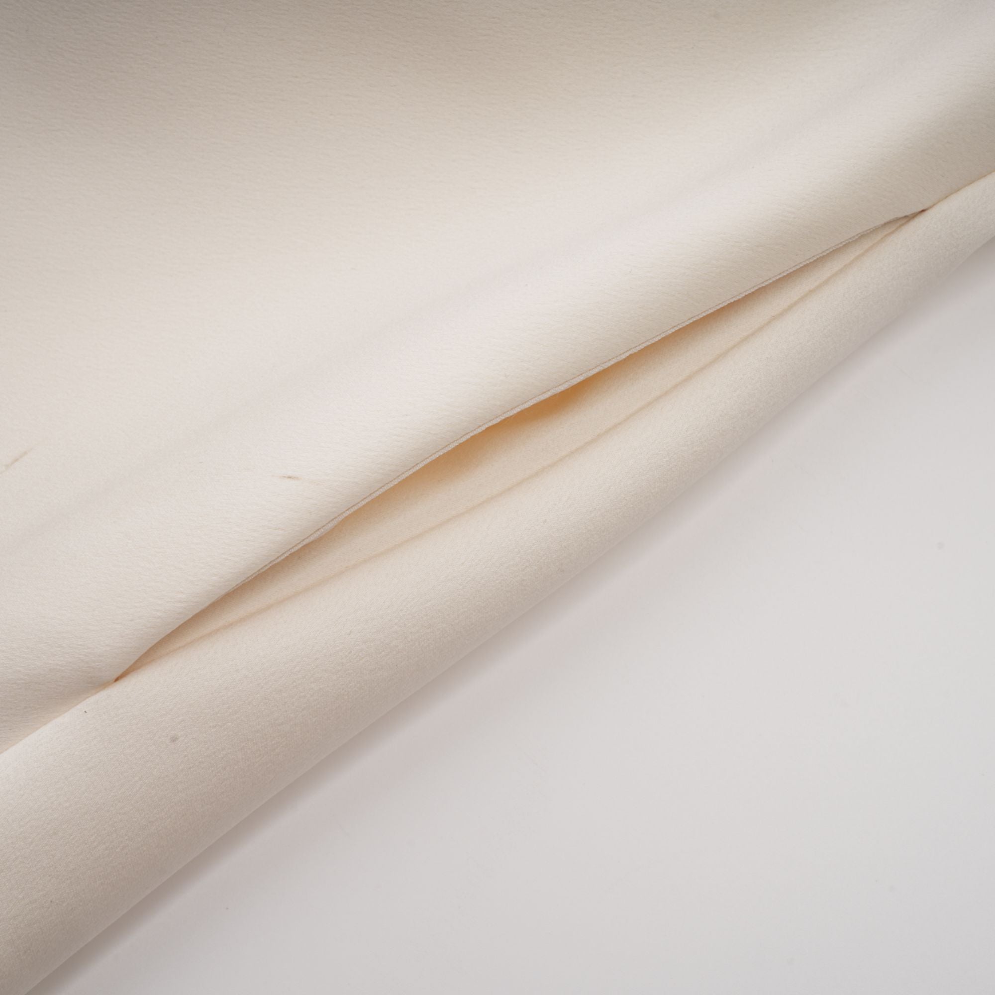 فستان قصير مكشوف الأكتاف من التول بتصميم واسع من سايرة (بيع نهائي - الولايات المتحدة فقط)